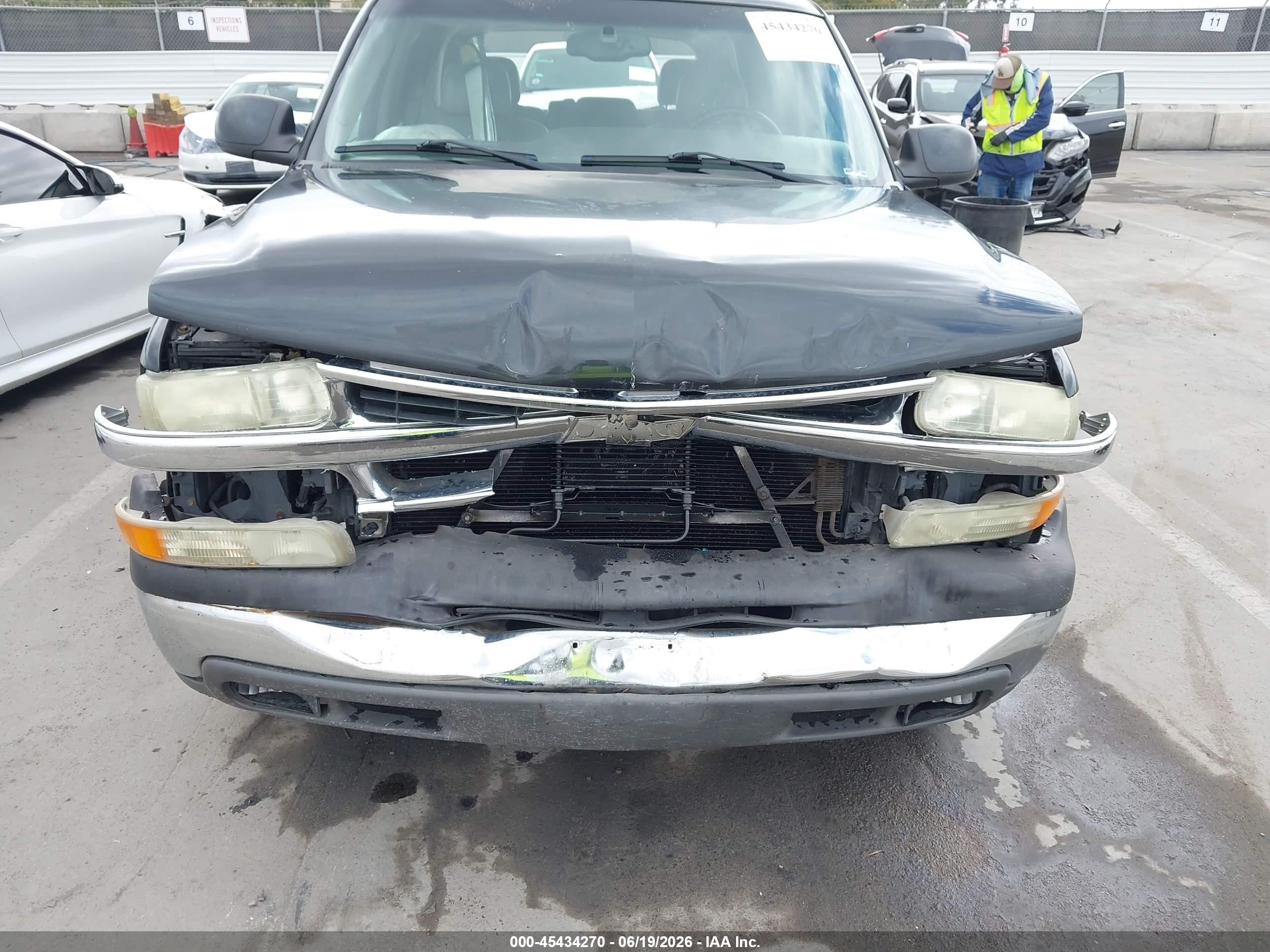 2004 Chevrolet Tahoe Lt Gray vin: 1GNEC13T34R265724
