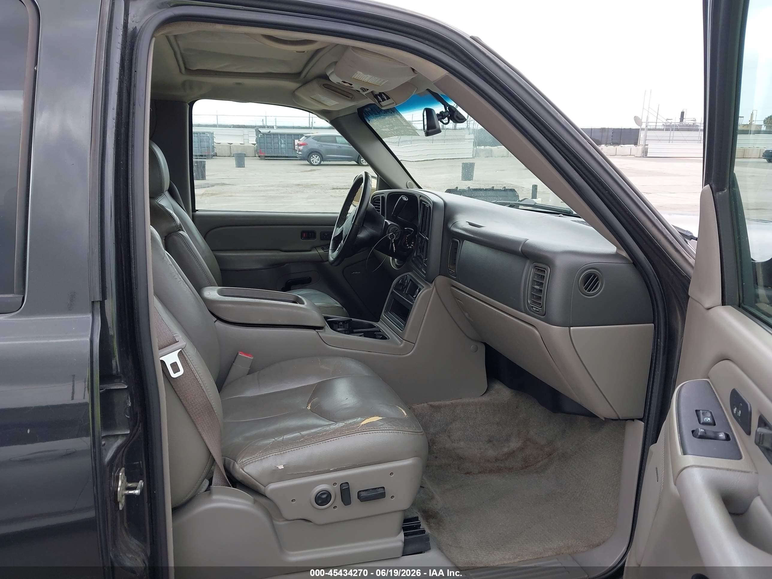 2004 Chevrolet Tahoe Lt Gray vin: 1GNEC13T34R265724