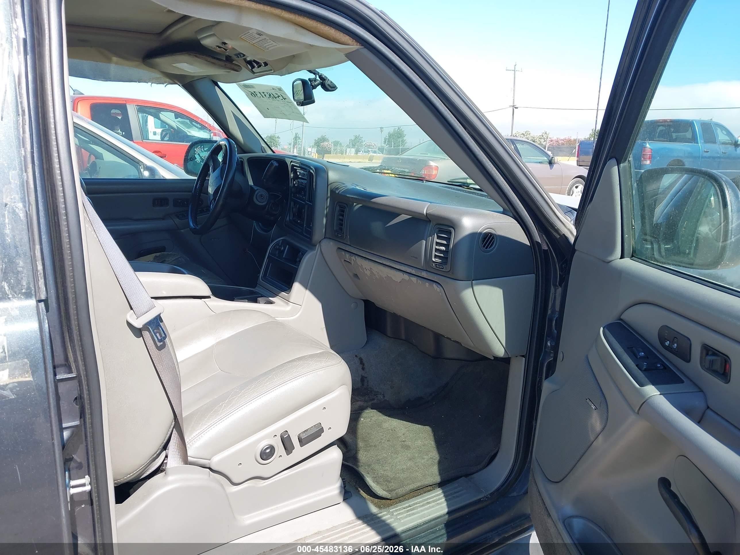 2005 Chevrolet Tahoe Lt Black vin: 1GNEC13T35J267263