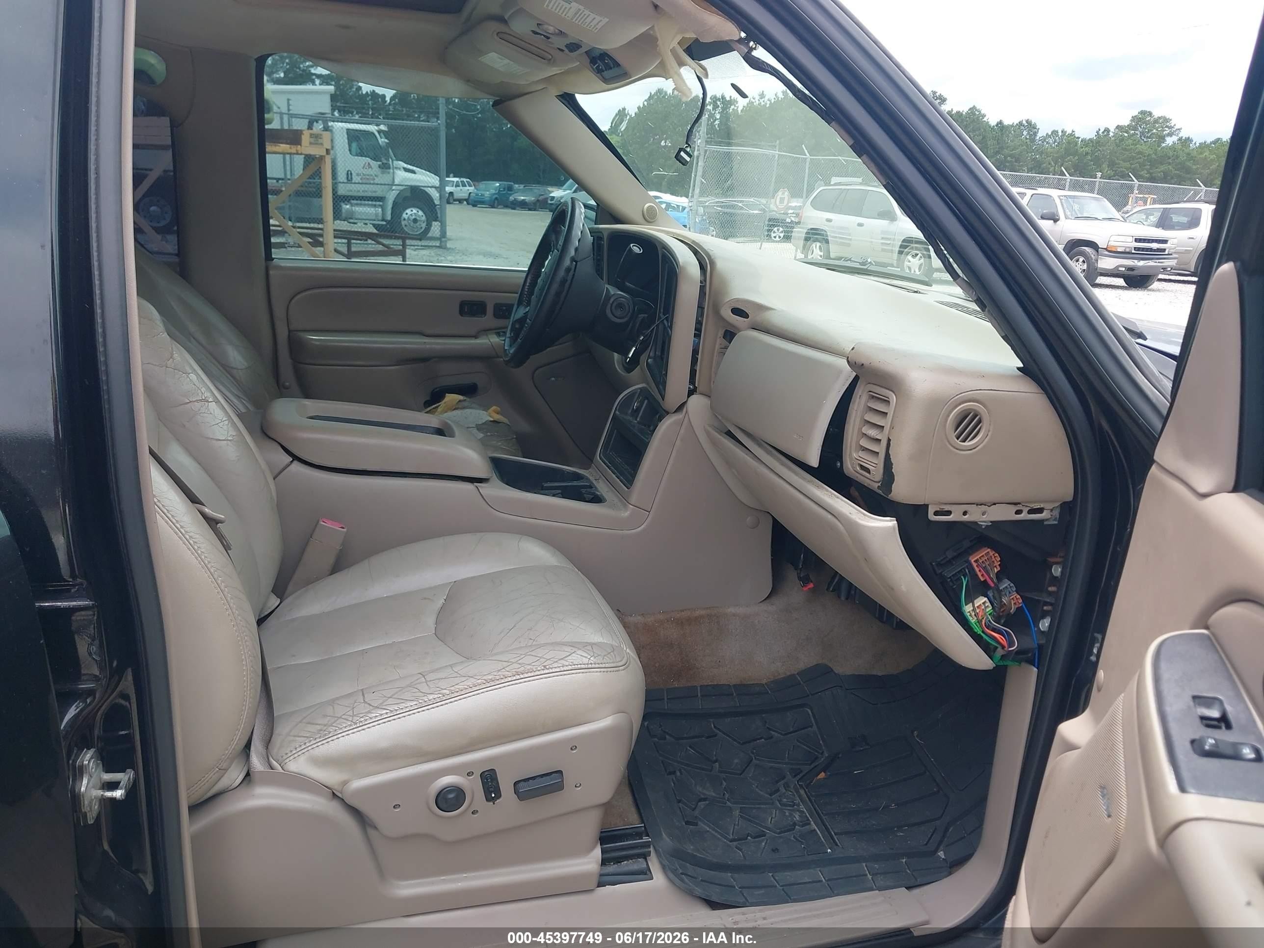 2005 Chevrolet Tahoe Lt Black vin: 1GNEC13T35R208649