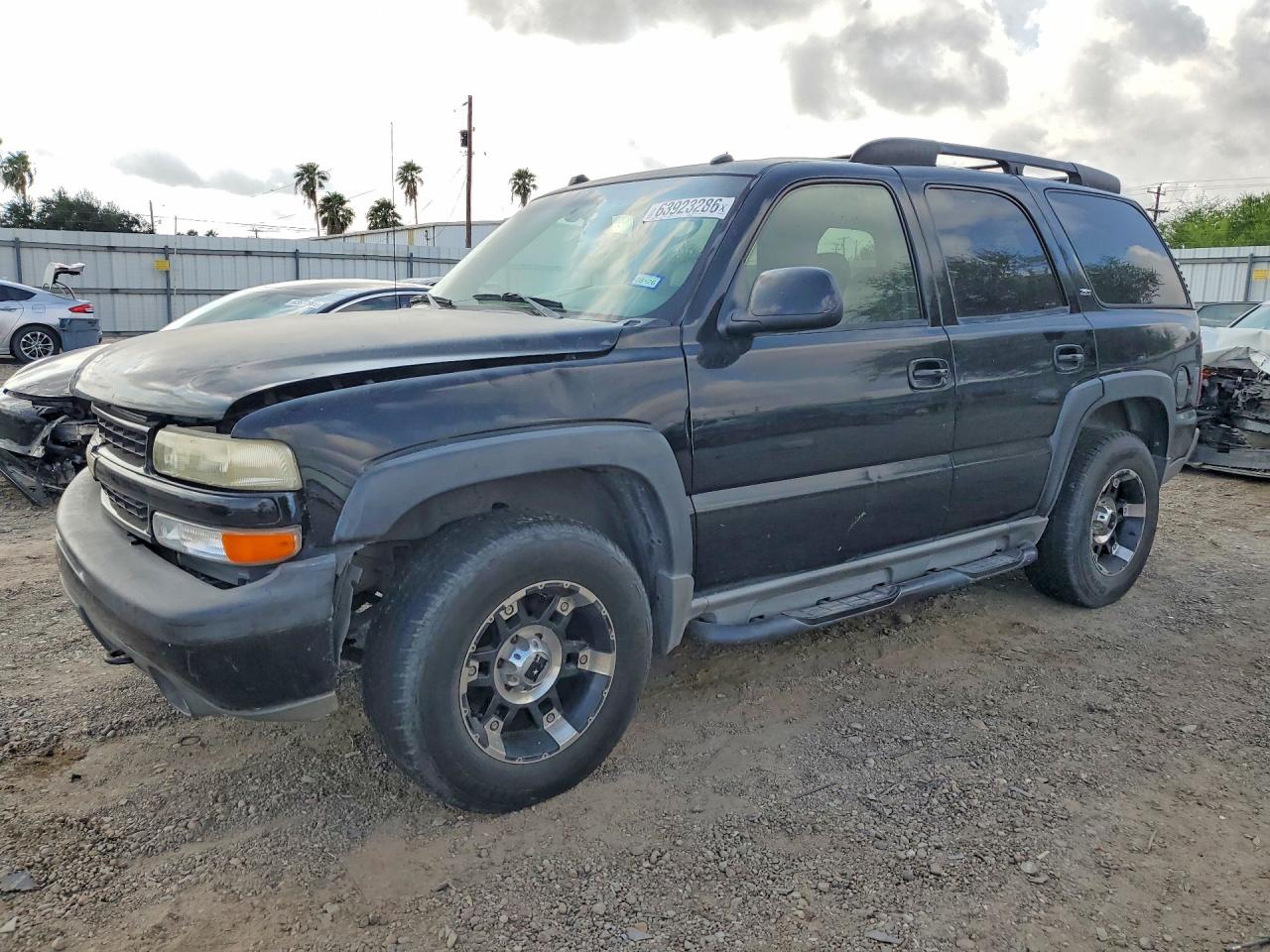 2005 Chevrolet Tahoe C1500 Black vin: 1GNEC13T35R223412