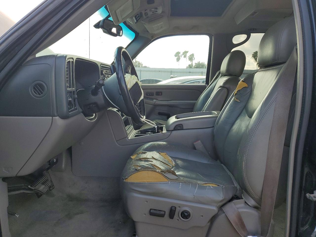 2005 Chevrolet Tahoe C1500 Black vin: 1GNEC13T35R223412