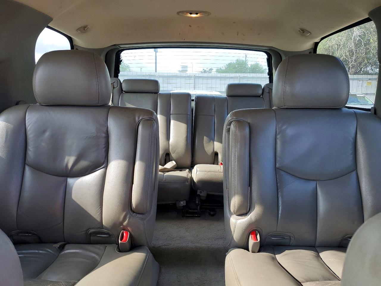 2005 Chevrolet Tahoe C1500 Black vin: 1GNEC13T35R223412