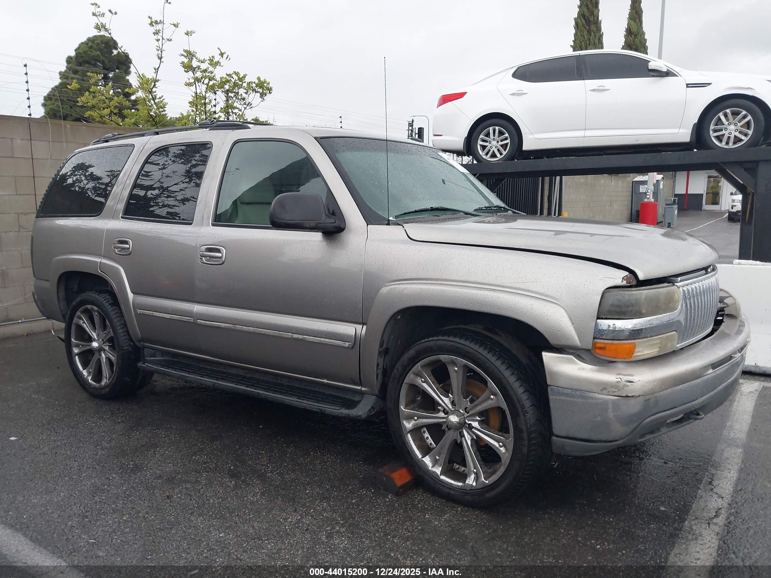 2002 Chevrolet Tahoe Lt Beige vin: 1GNEC13T42R283162