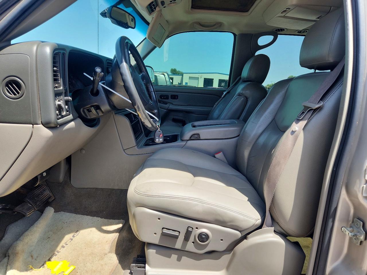 2005 Chevrolet Tahoe C1500 Желто-коричневый vin: 1GNEC13T45R112576