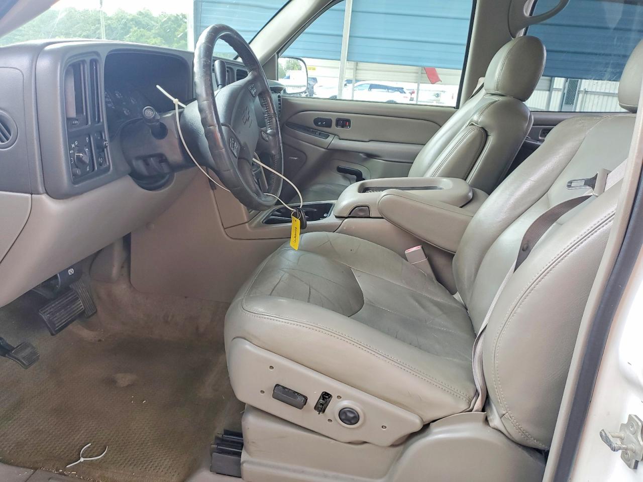 2005 Chevrolet Tahoe C1500 White vin: 1GNEC13T45R124470