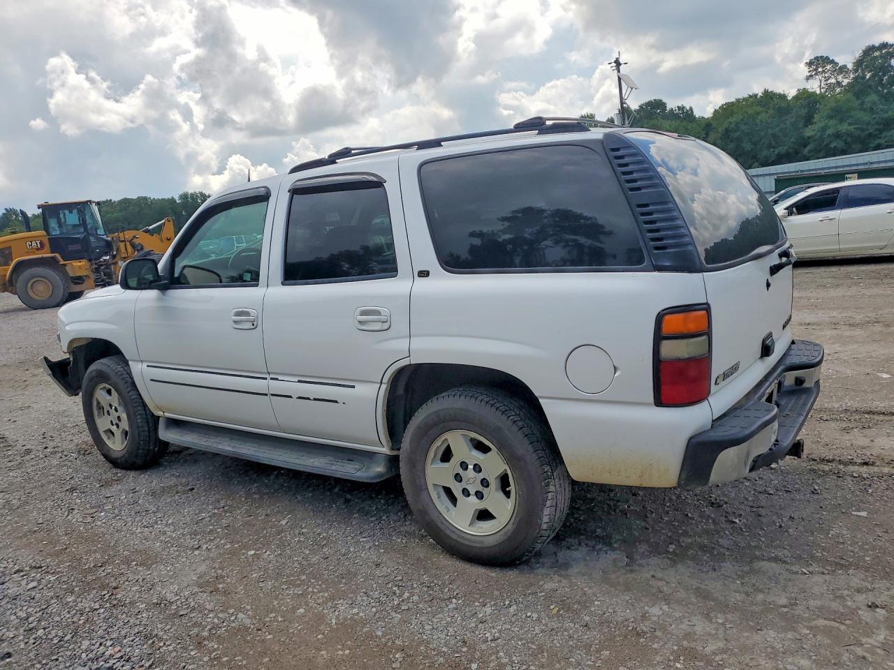 2005 Chevrolet Tahoe C1500 White vin: 1GNEC13T45R124470