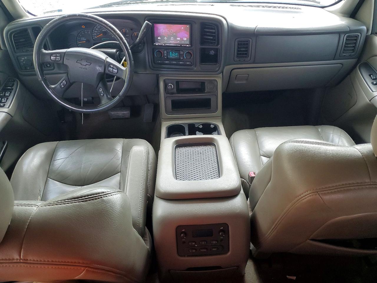 2005 Chevrolet Tahoe C1500 White vin: 1GNEC13T45R124470