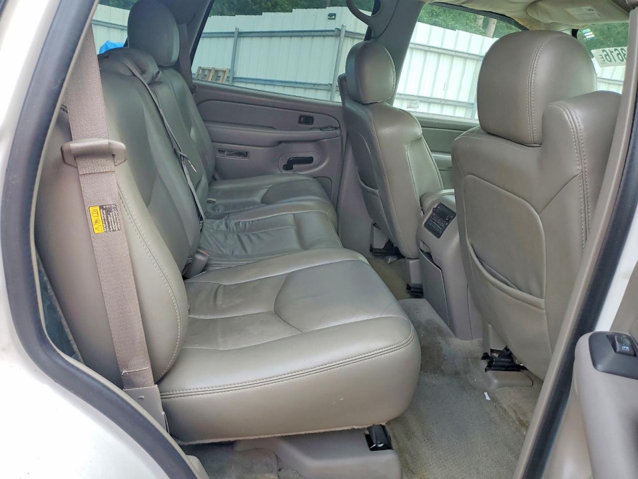 2005 Chevrolet Tahoe C1500 White vin: 1GNEC13T45R124470