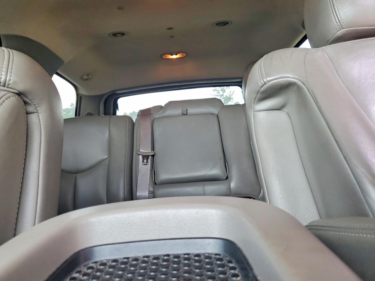 2005 Chevrolet Tahoe C1500 White vin: 1GNEC13T45R124470