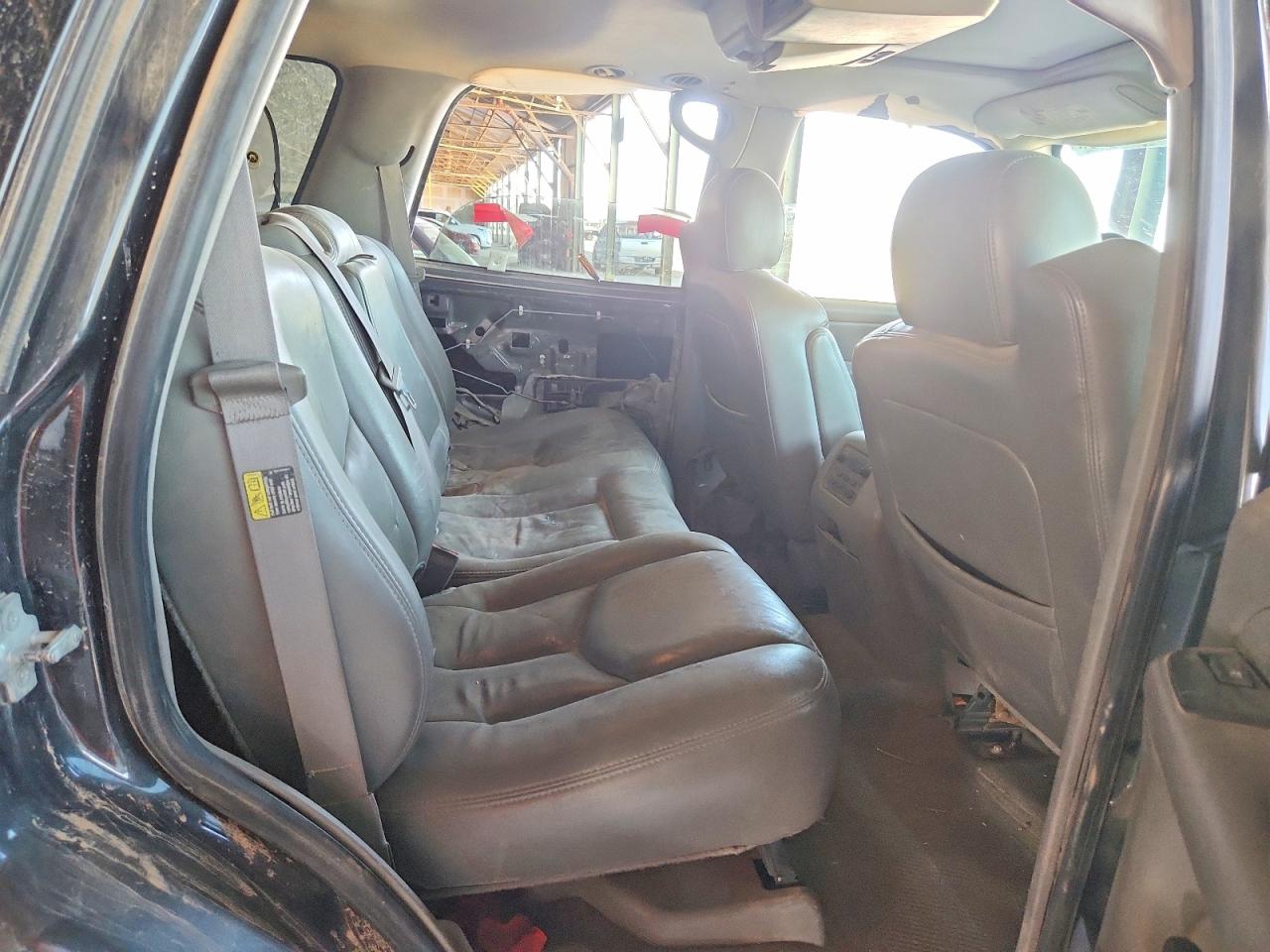 2005 Chevrolet Tahoe C1500 Gray vin: 1GNEC13T45R228537