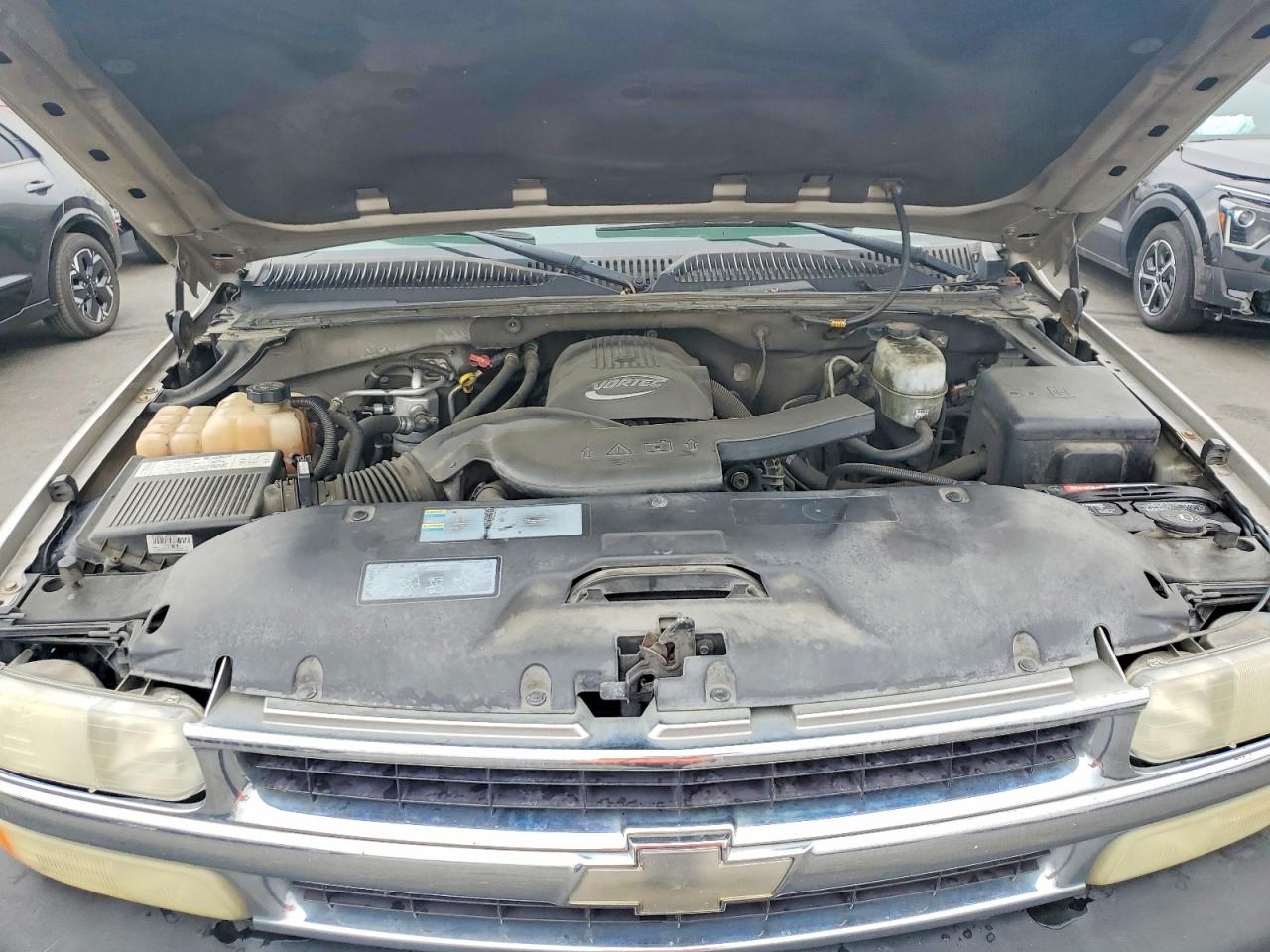 2005 Chevrolet Tahoe C1500 Серебряный vin: 1GNEC13T45R243006