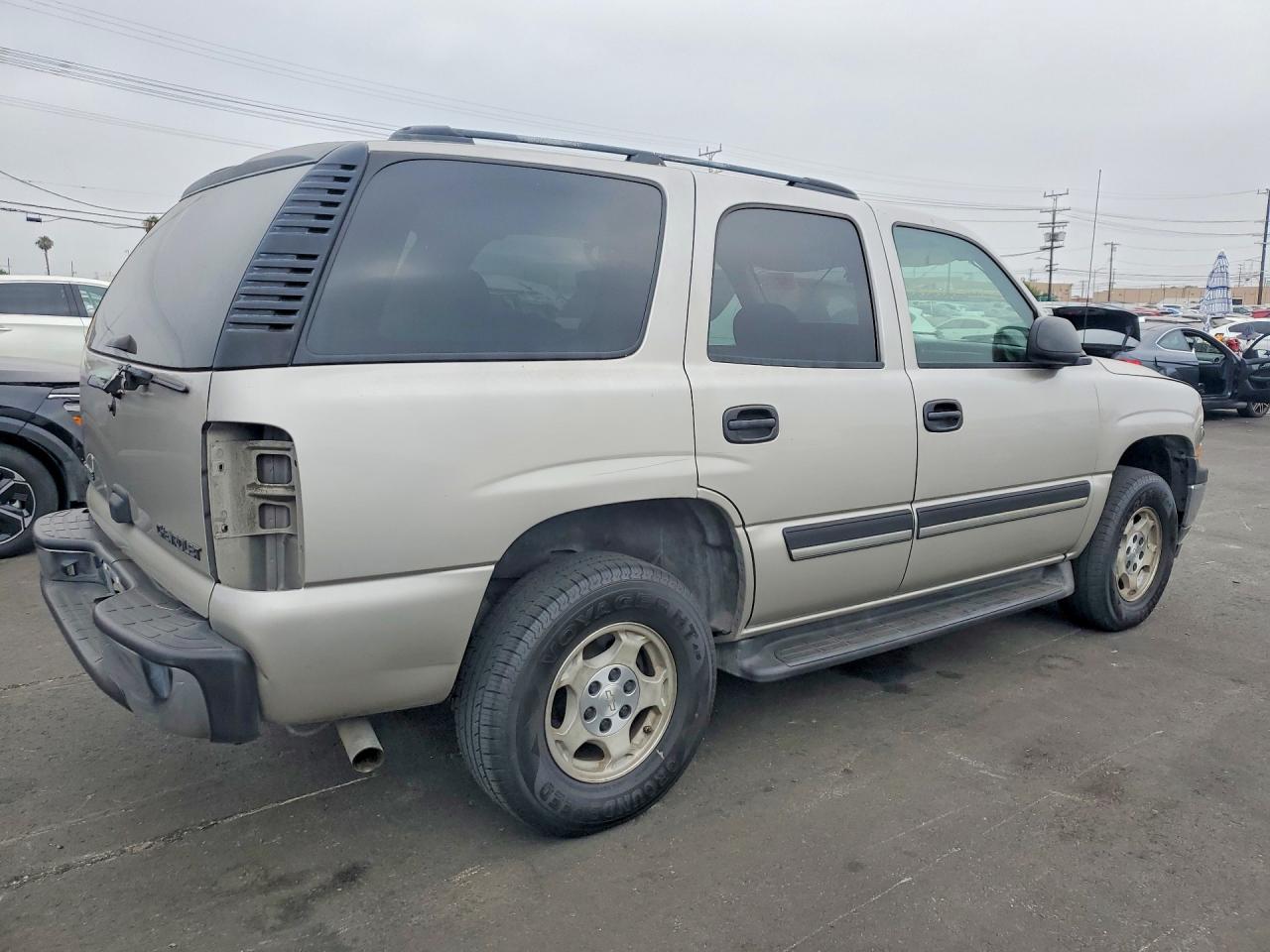 2005 Chevrolet Tahoe C1500 Серебряный vin: 1GNEC13T45R243006