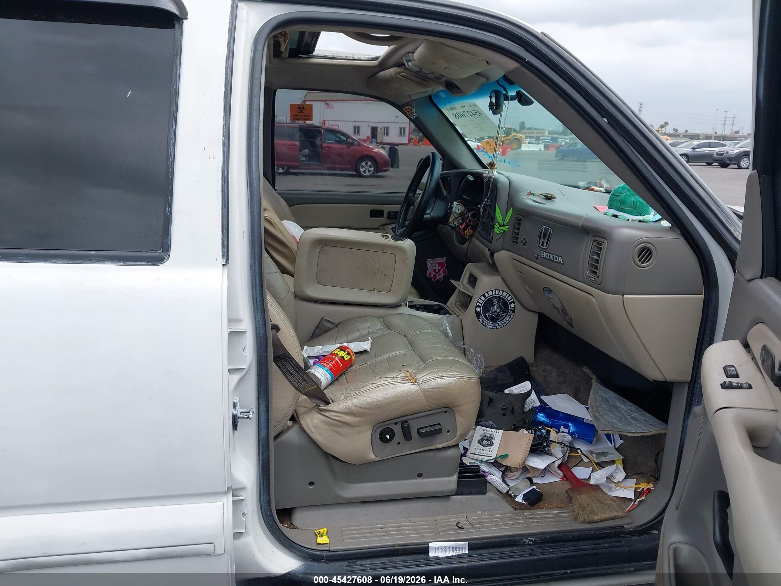 2001 Chevrolet Tahoe Lt Белый vin: 1GNEC13T51R131048