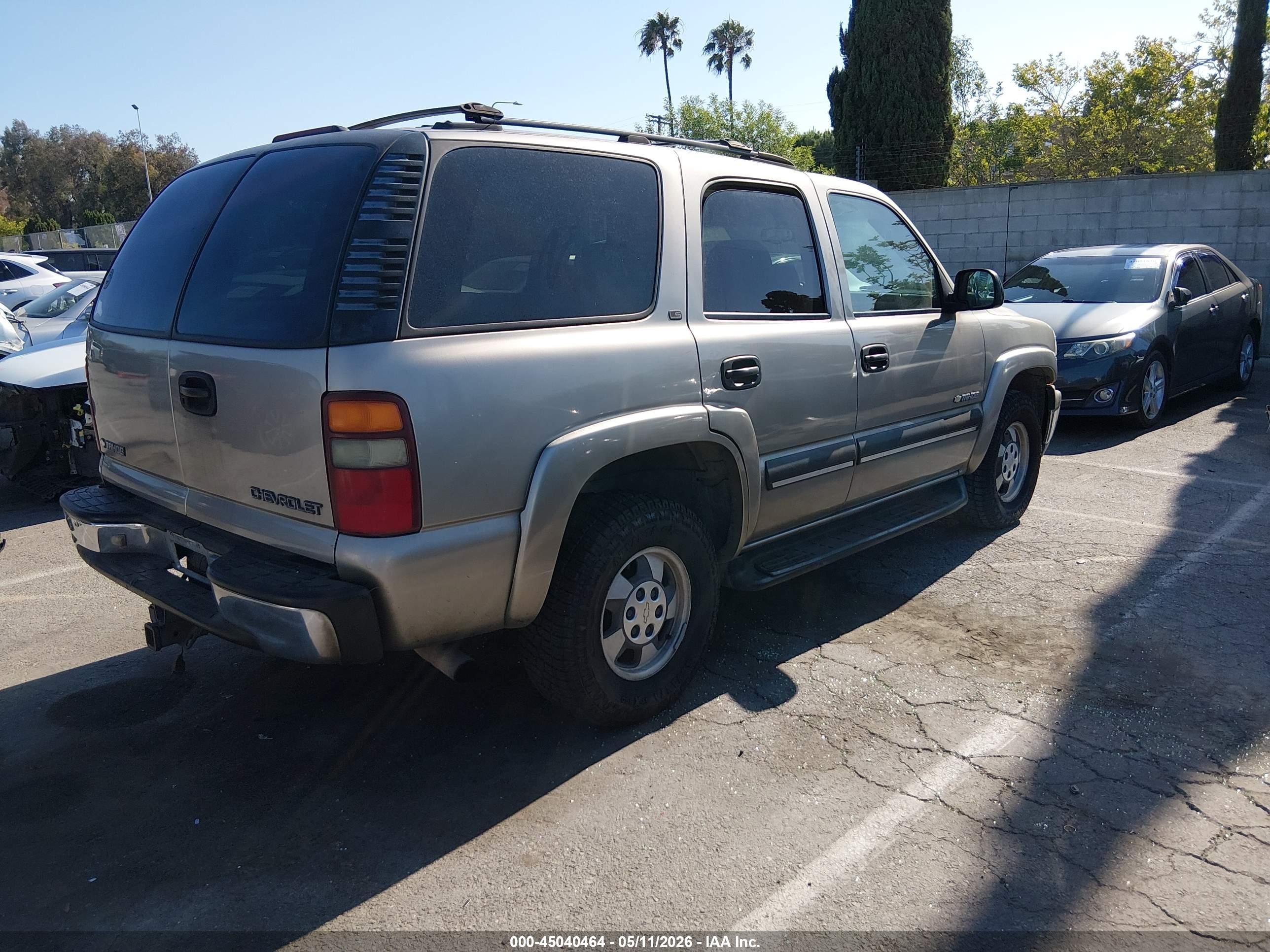 2002 Chevrolet Tahoe Ls Beige vin: 1GNEC13T52R129382