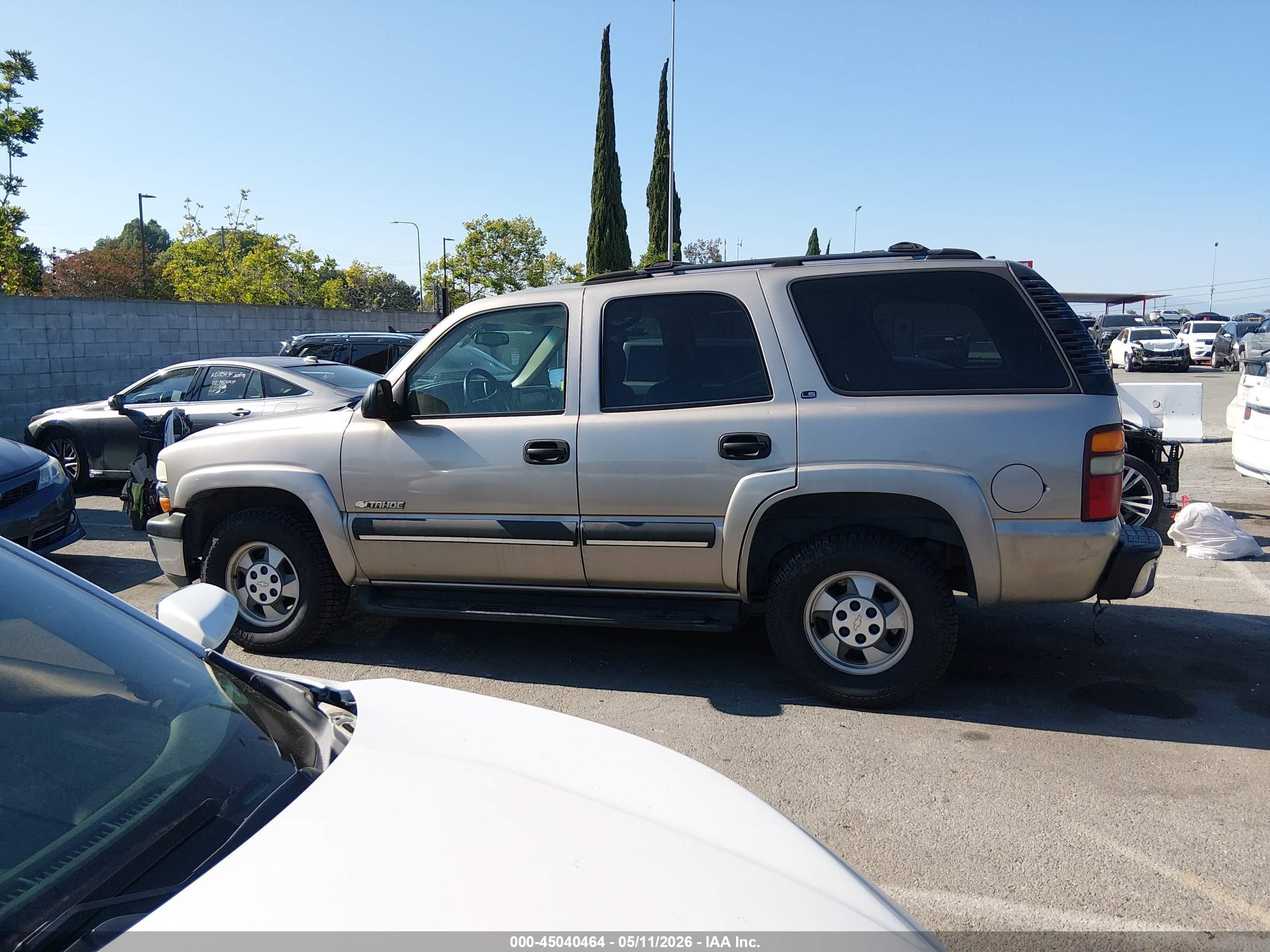 2002 Chevrolet Tahoe Ls Beige vin: 1GNEC13T52R129382