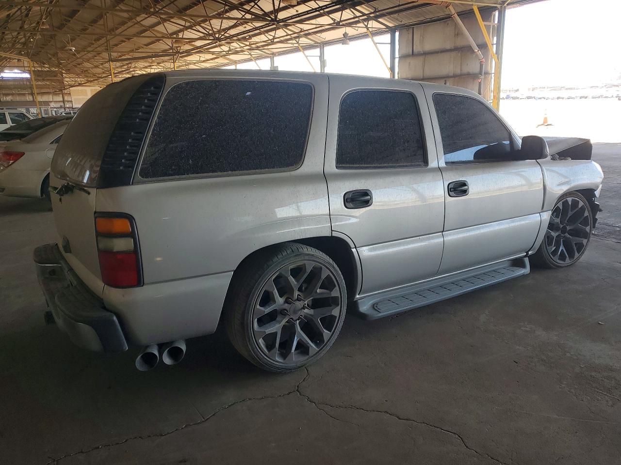 2005 Chevrolet Tahoe C1500 Beige vin: 1GNEC13T55R216767