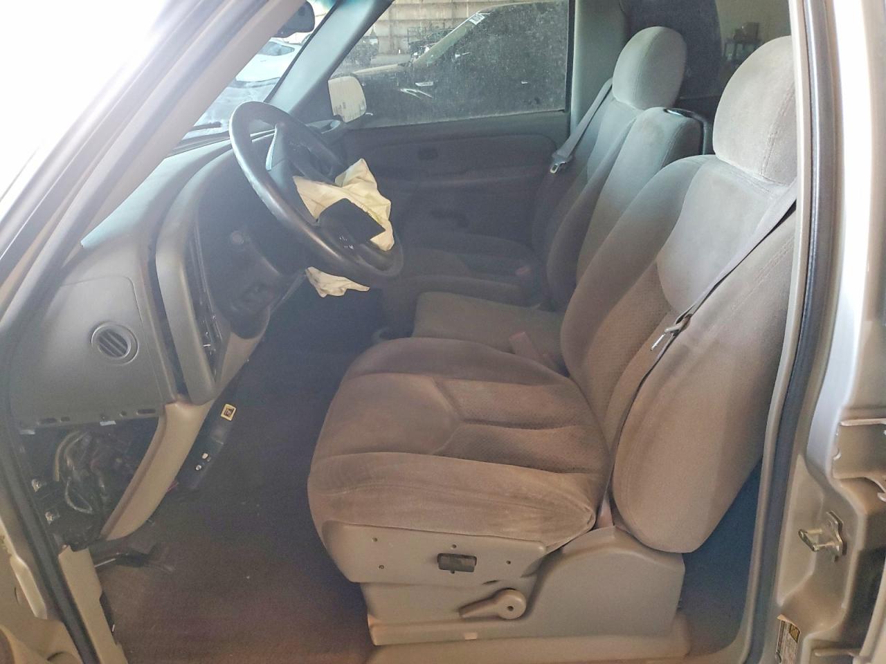 2005 Chevrolet Tahoe C1500 Beige vin: 1GNEC13T55R216767