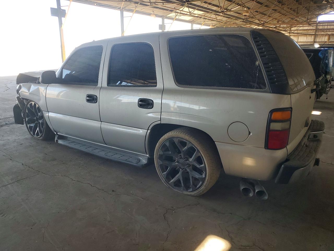 2005 Chevrolet Tahoe C1500 Beige vin: 1GNEC13T55R216767