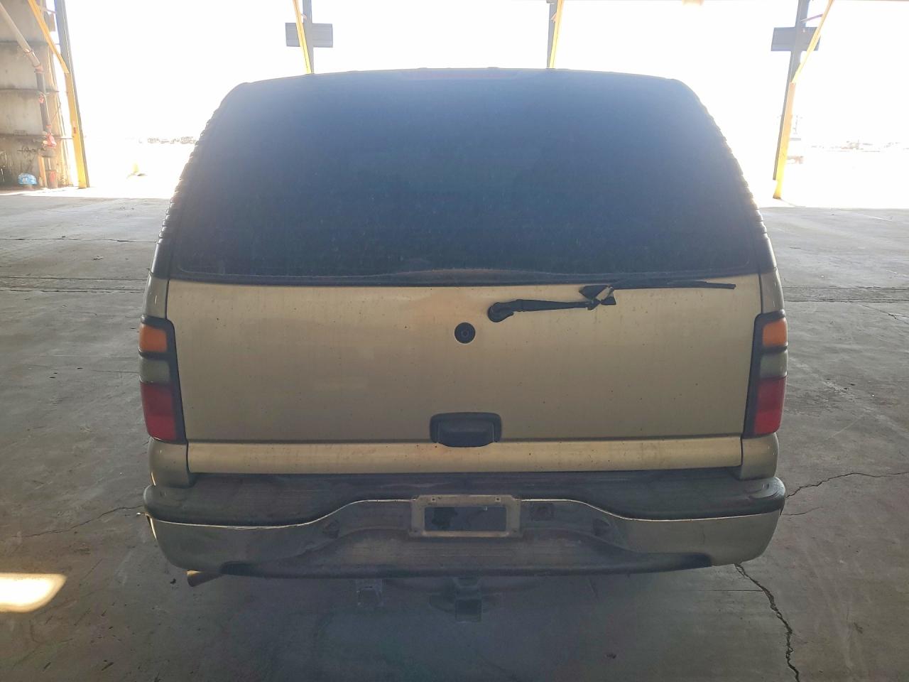 2005 Chevrolet Tahoe C1500 Beige vin: 1GNEC13T55R216767
