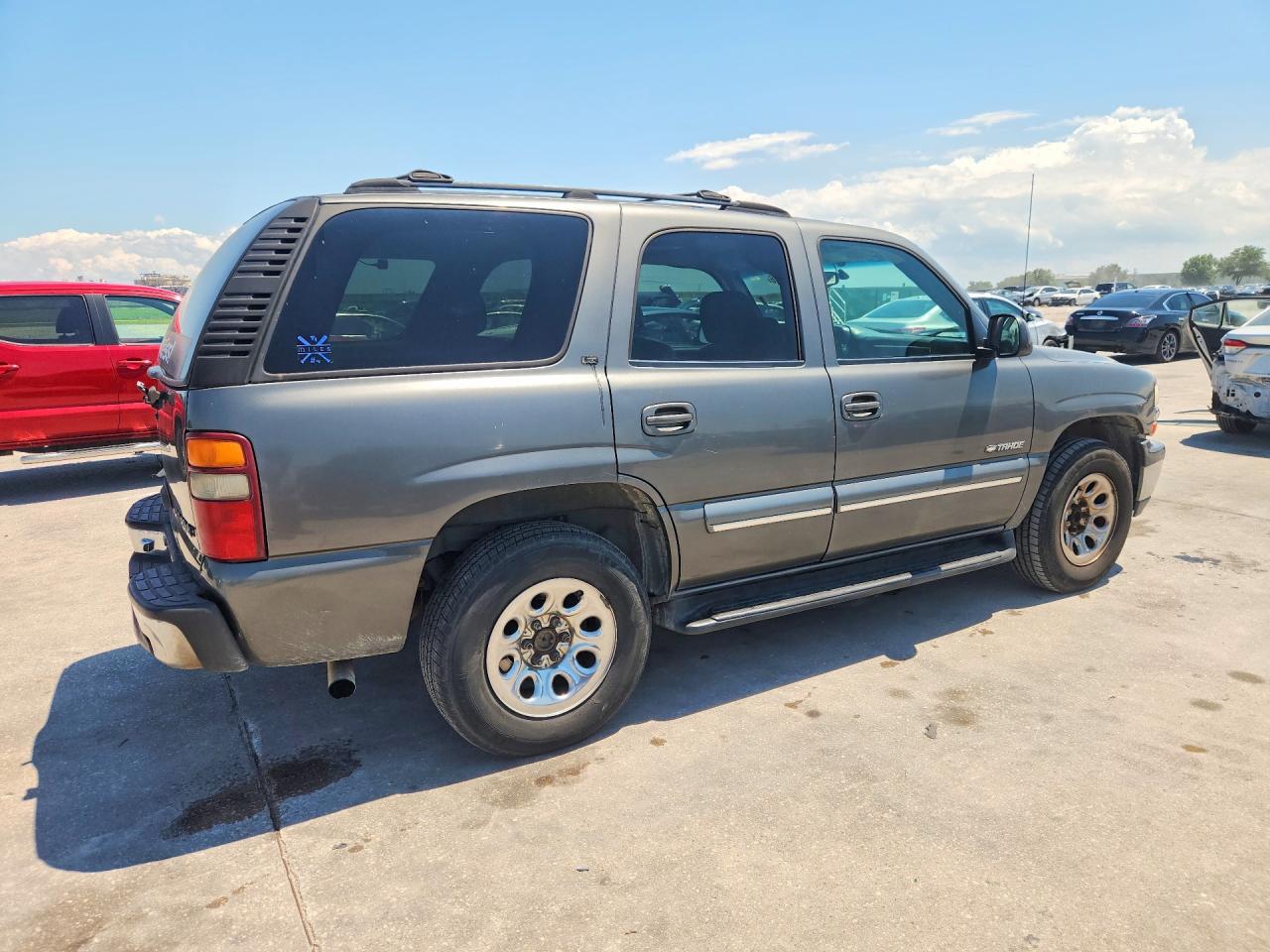 2001 Chevrolet Tahoe C1500 Charcoal vin: 1GNEC13T61R177908