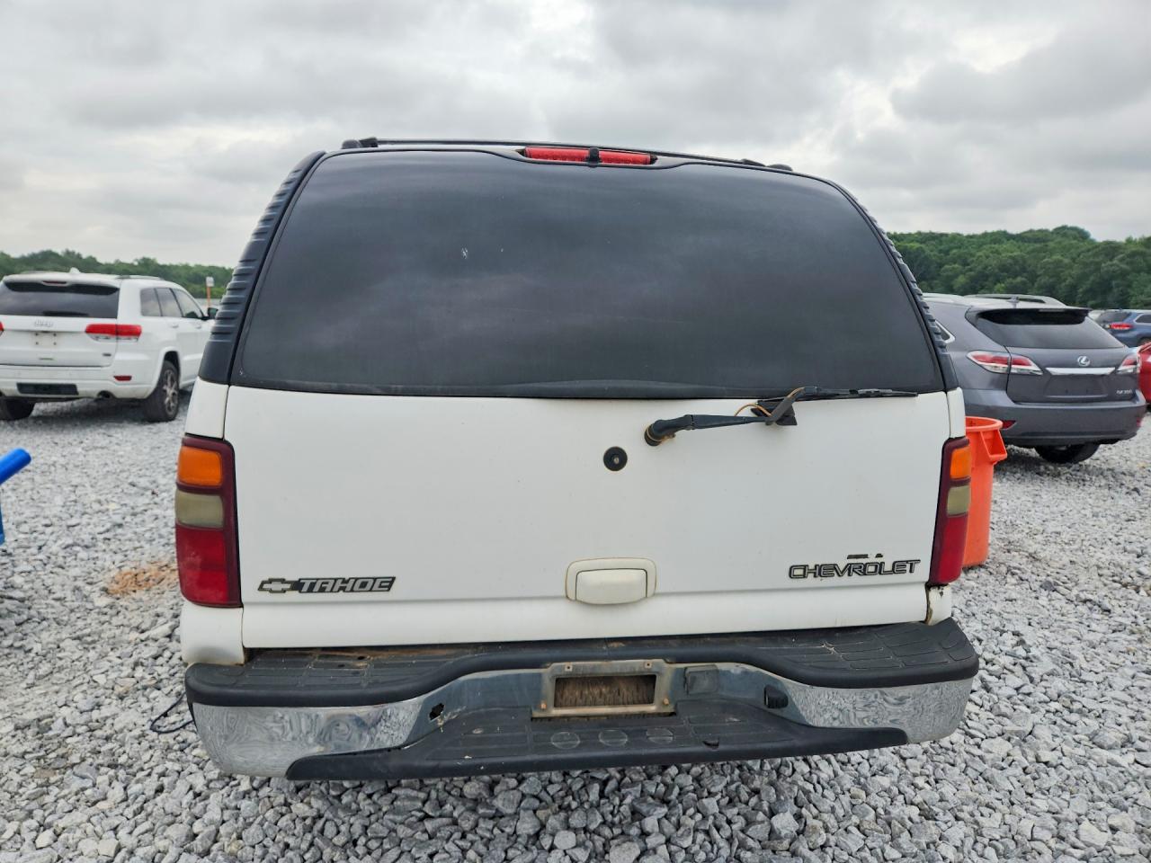 2001 Chevrolet Tahoe C1500 White vin: 1GNEC13T61R180131