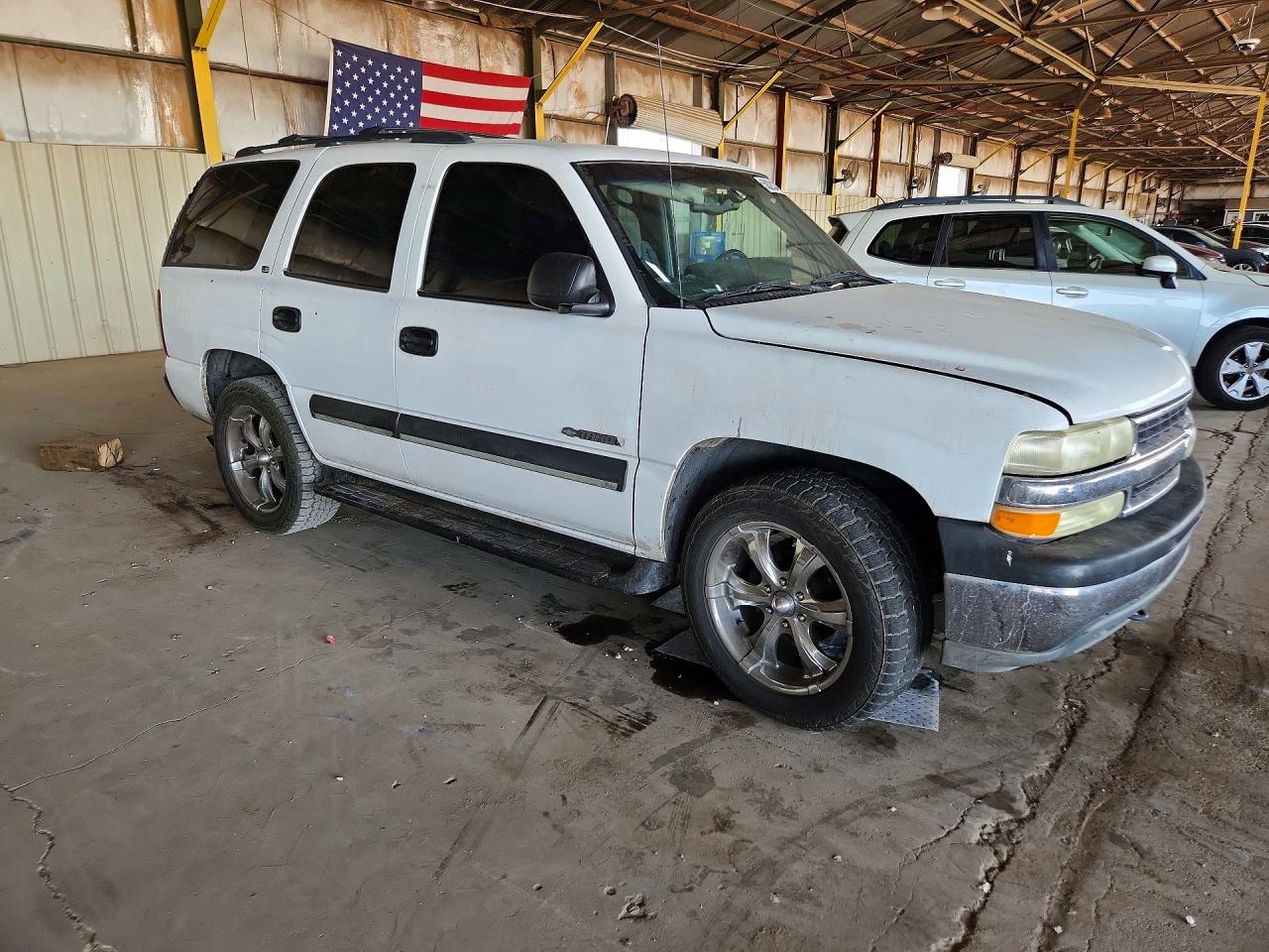 2002 Chevrolet Tahoe C1500 White vin: 1GNEC13T62R162939