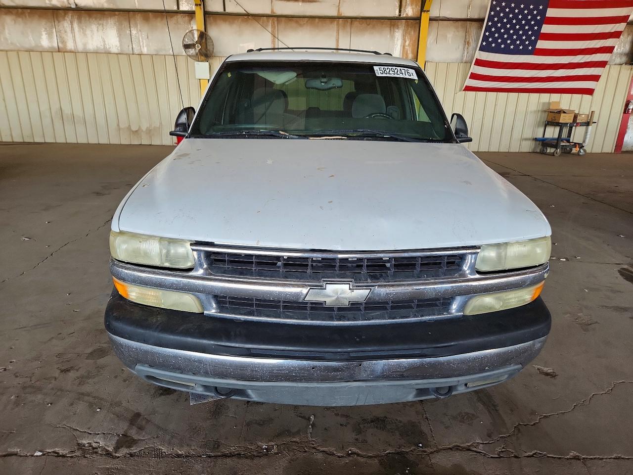 2002 Chevrolet Tahoe C1500 White vin: 1GNEC13T62R162939