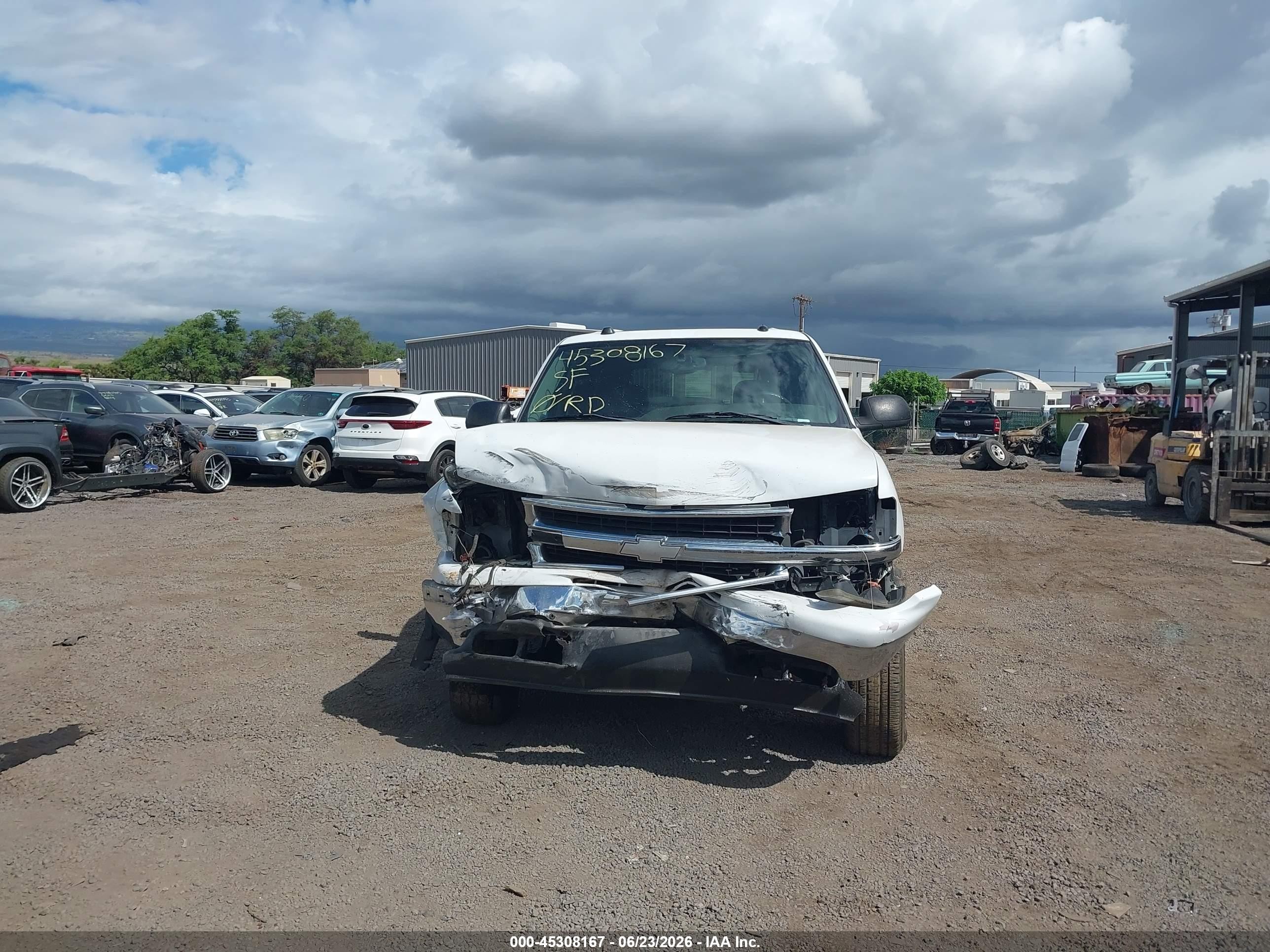 2004 Chevrolet Tahoe Lt Белый vin: 1GNEC13T64J327440