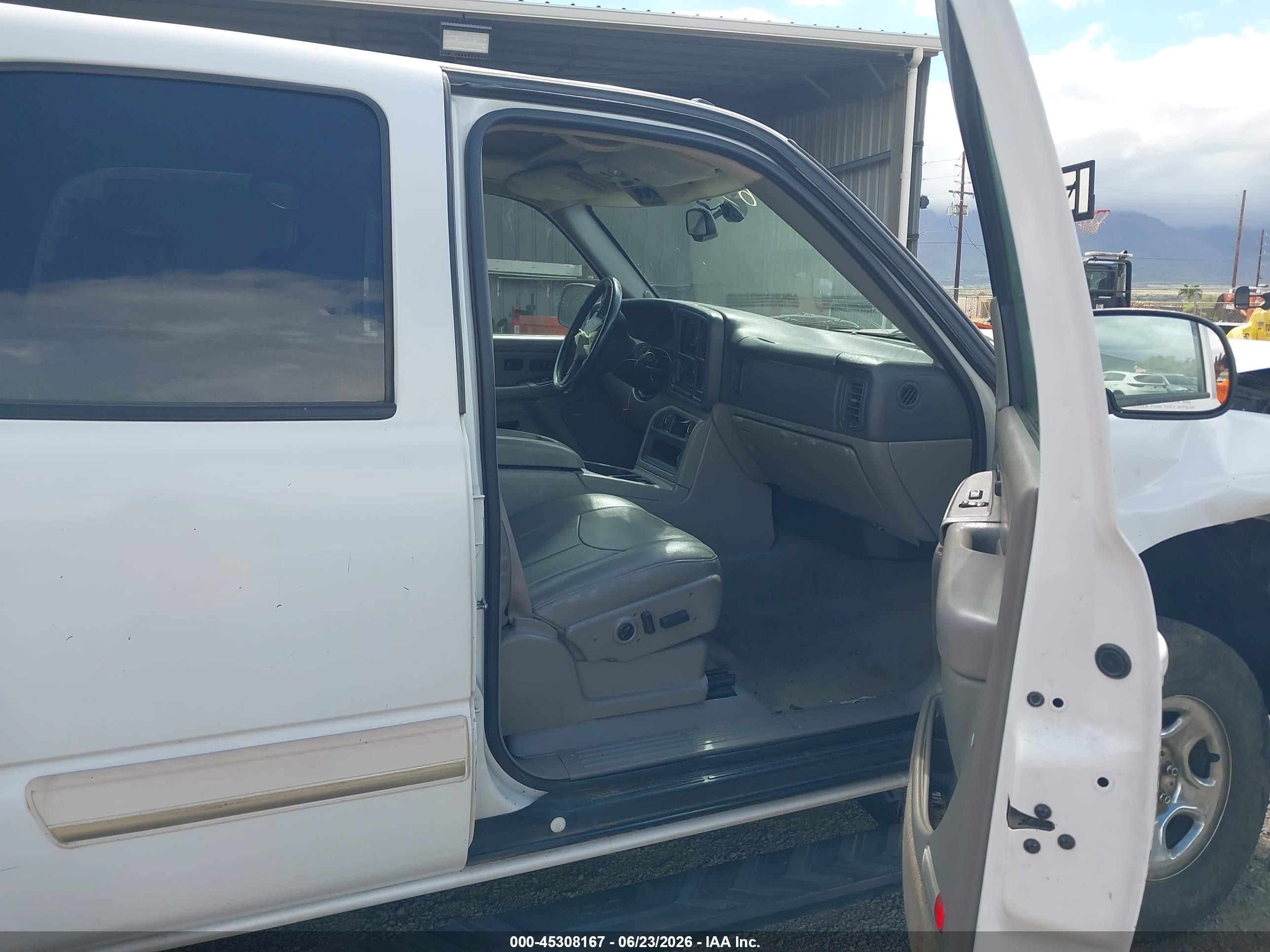2004 Chevrolet Tahoe Lt Белый vin: 1GNEC13T64J327440