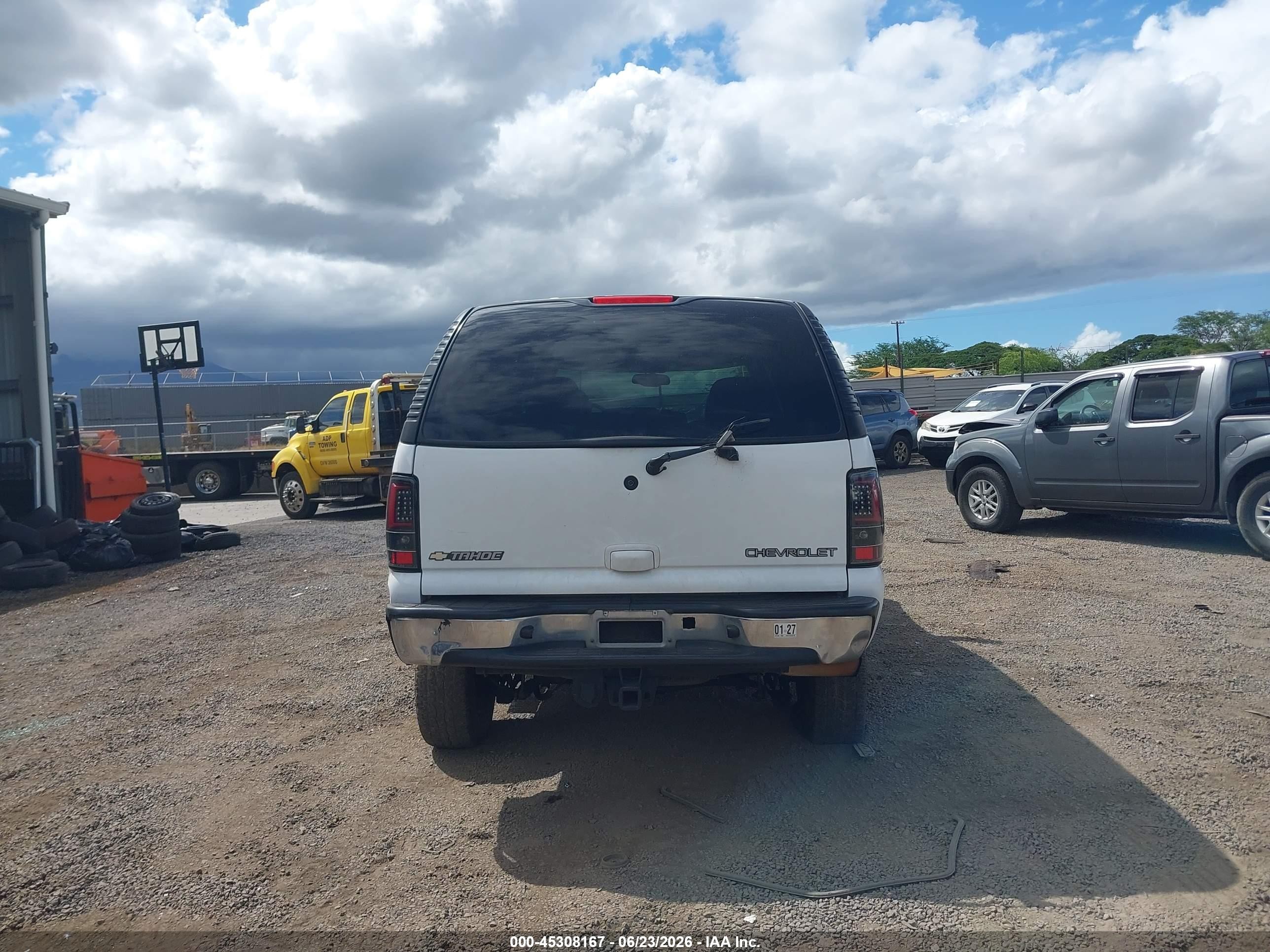 2004 Chevrolet Tahoe Lt Белый vin: 1GNEC13T64J327440