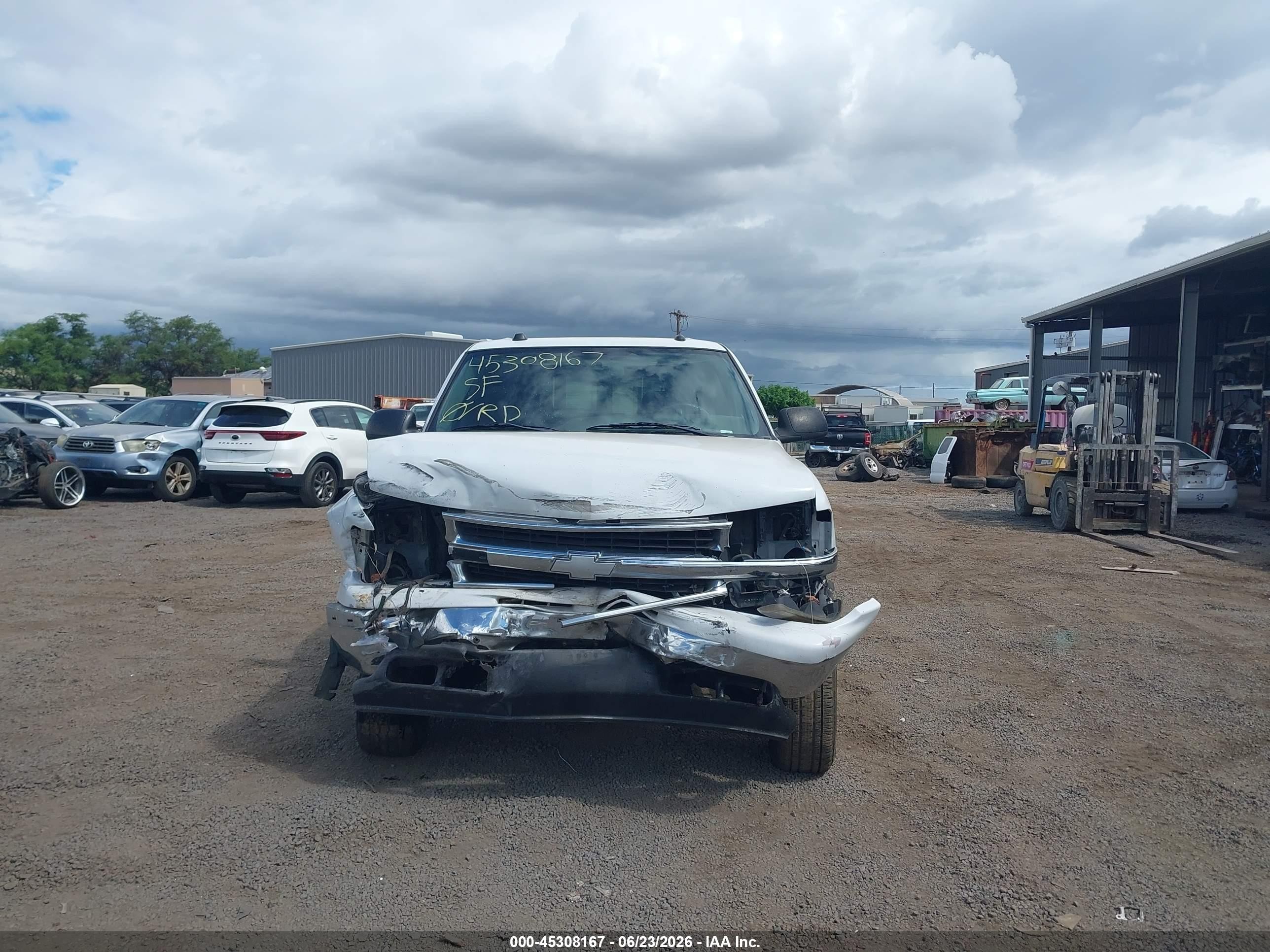 2004 Chevrolet Tahoe Lt Белый vin: 1GNEC13T64J327440