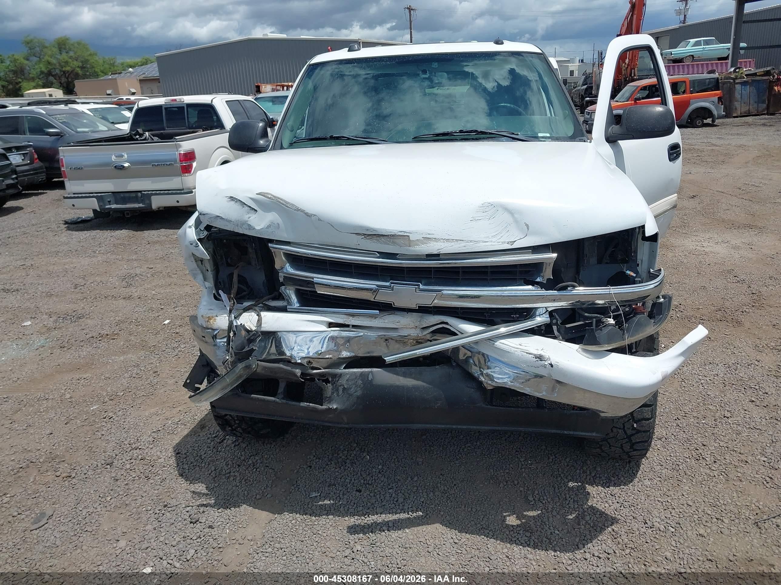 2004 Chevrolet Tahoe Lt Белый vin: 1GNEC13T64J327440