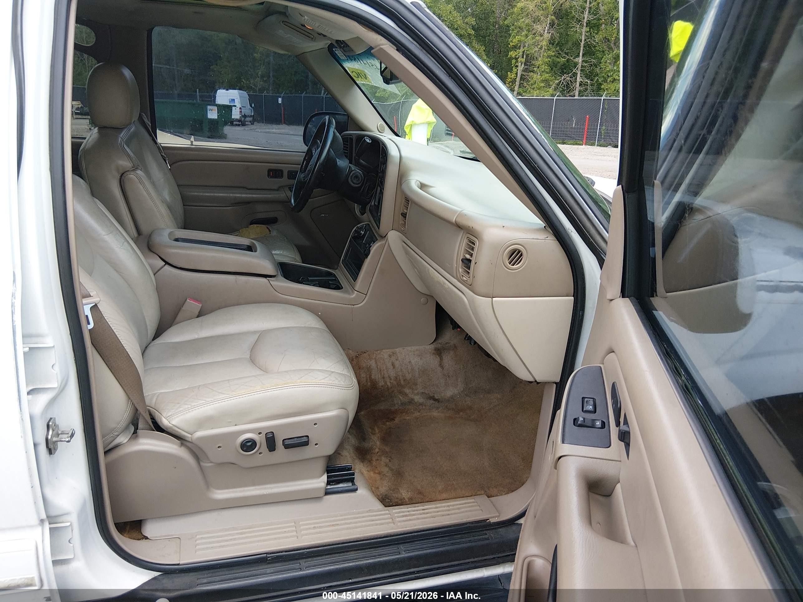 2005 Chevrolet Tahoe Lt White vin: 1GNEC13T65J223502