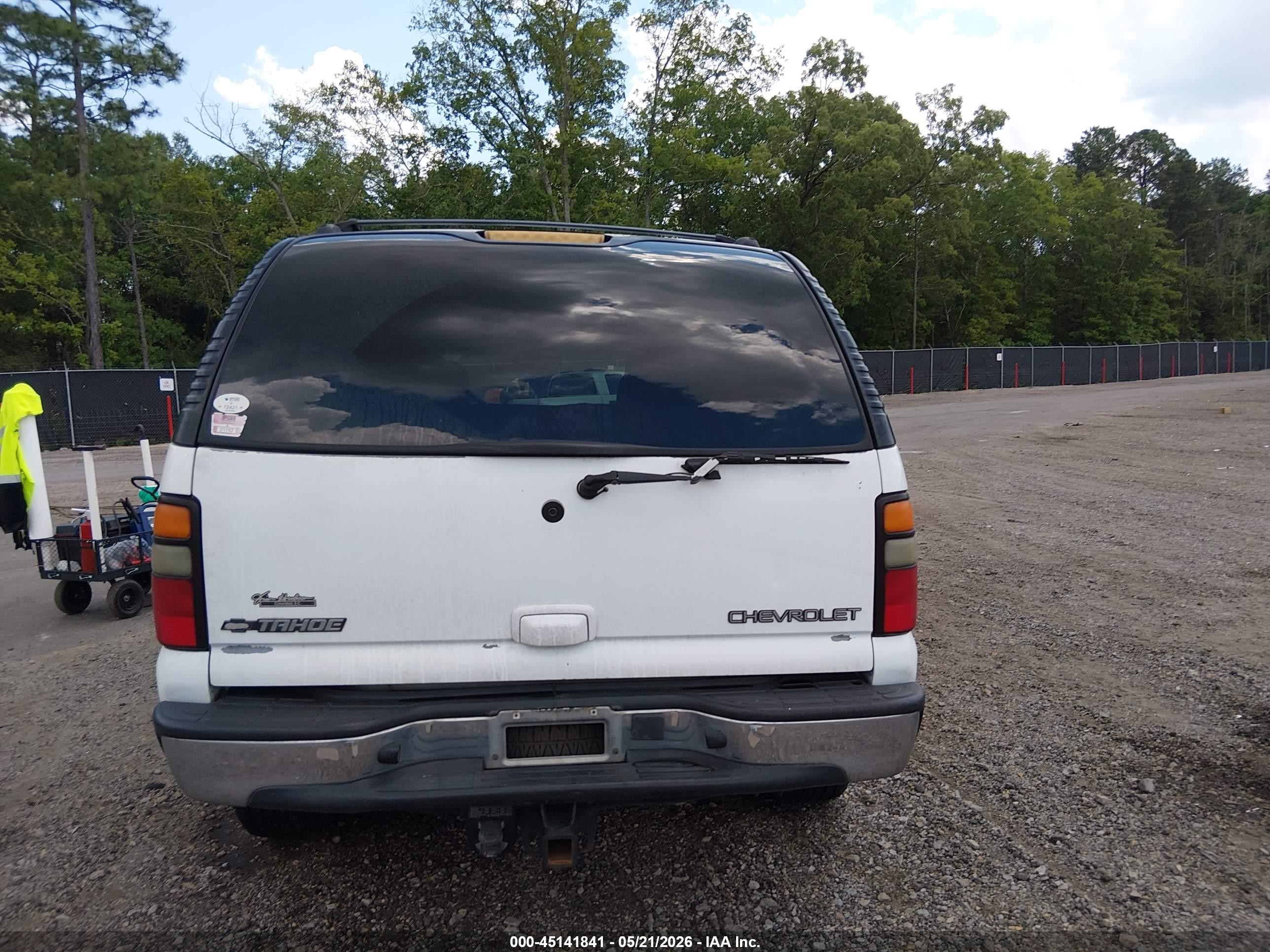 2005 Chevrolet Tahoe Lt White vin: 1GNEC13T65J223502