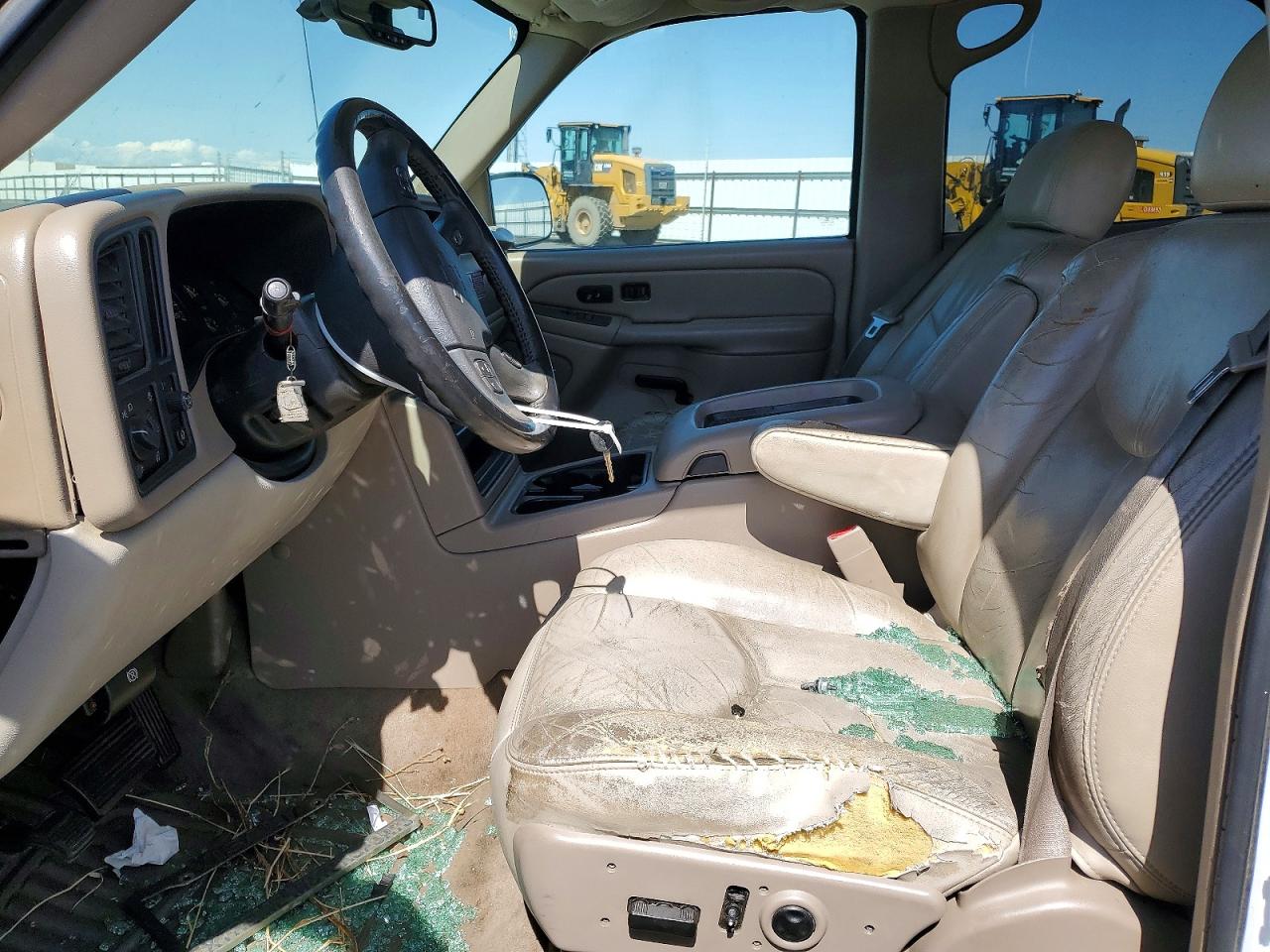 2005 Chevrolet Tahoe C1500 White vin: 1GNEC13T65R198442