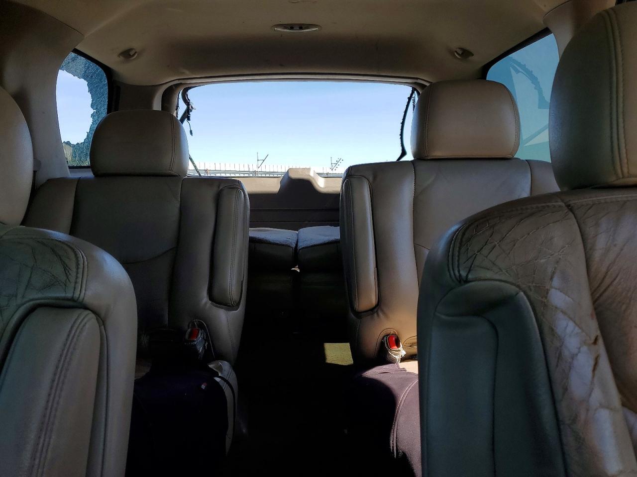 2005 Chevrolet Tahoe C1500 White vin: 1GNEC13T65R198442