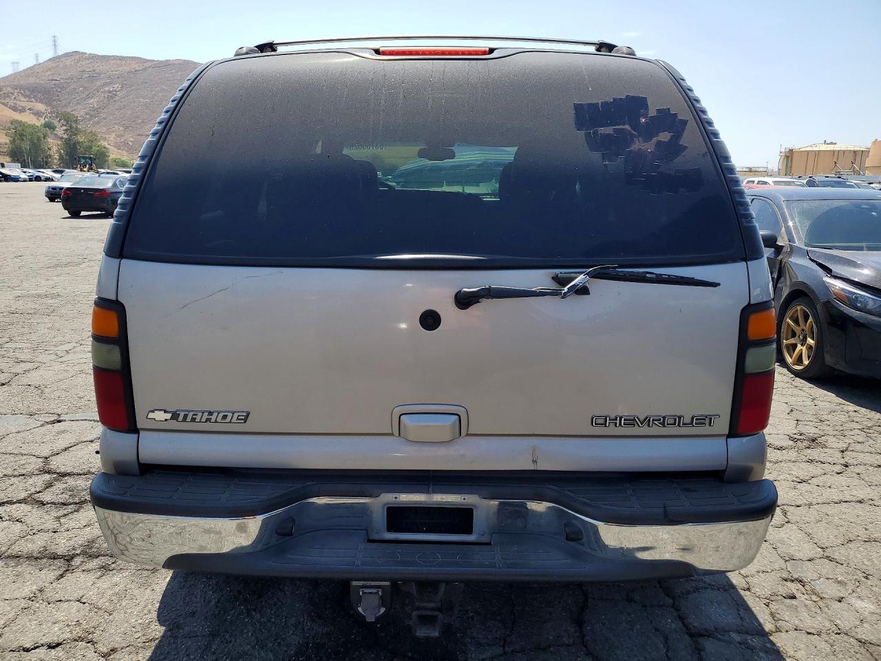 2004 Chevrolet Tahoe C1500 Серебряный vin: 1GNEC13T74R275138