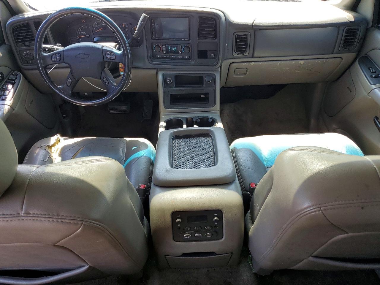 2004 Chevrolet Tahoe C1500 Серебряный vin: 1GNEC13T74R275138