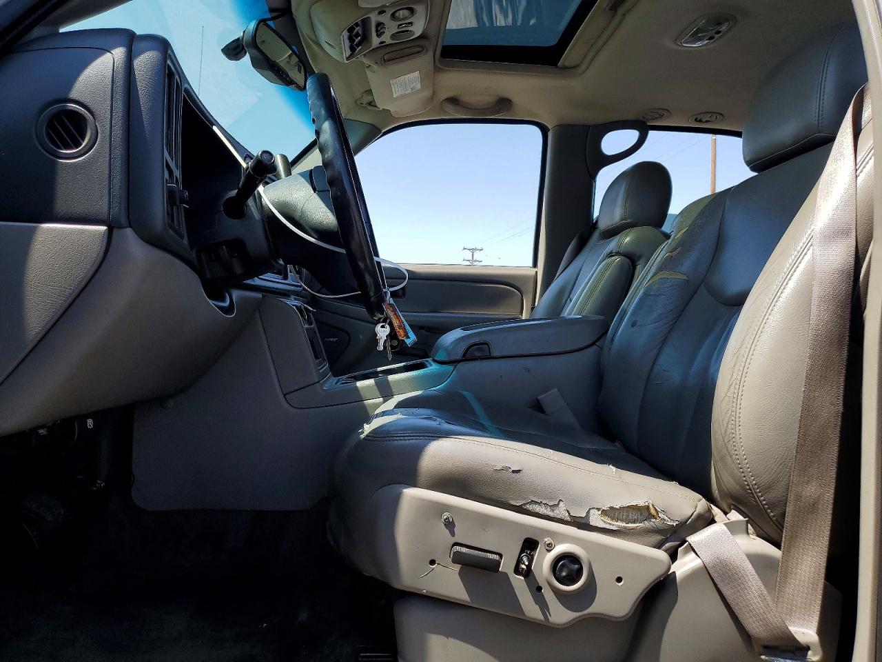 2004 Chevrolet Tahoe C1500 Серебряный vin: 1GNEC13T74R275138