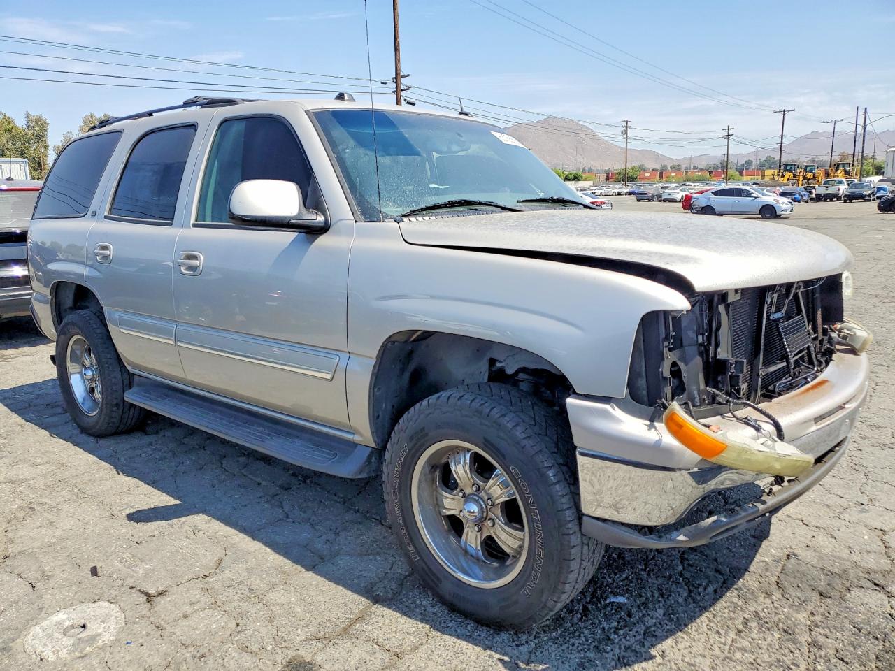2004 Chevrolet Tahoe C1500 Серебряный vin: 1GNEC13T74R275138