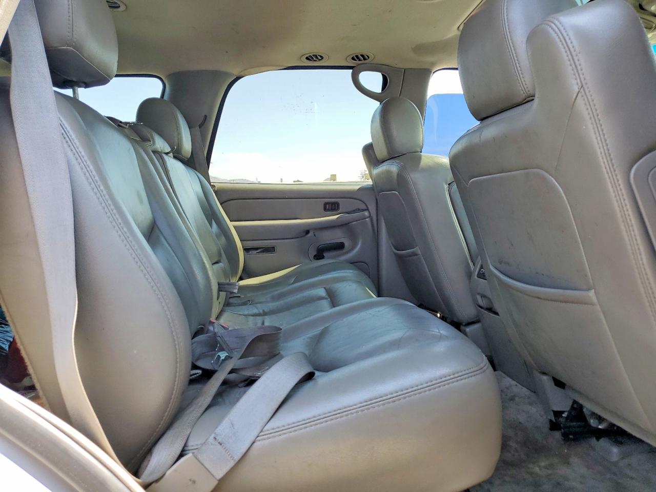 2004 Chevrolet Tahoe C1500 Серебряный vin: 1GNEC13T74R275138