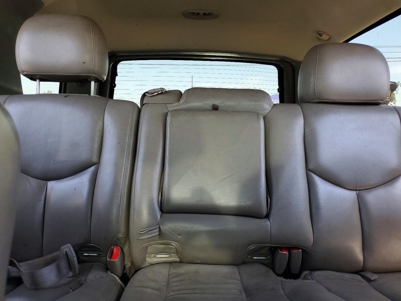 2004 Chevrolet Tahoe C1500 Серебряный vin: 1GNEC13T74R275138