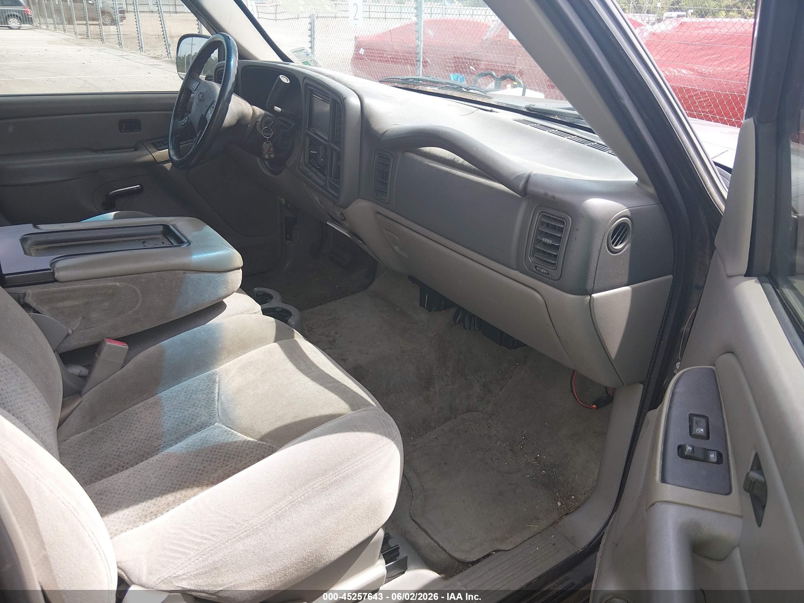 2005 Chevrolet Tahoe Ls Черный vin: 1GNEC13T75R169371