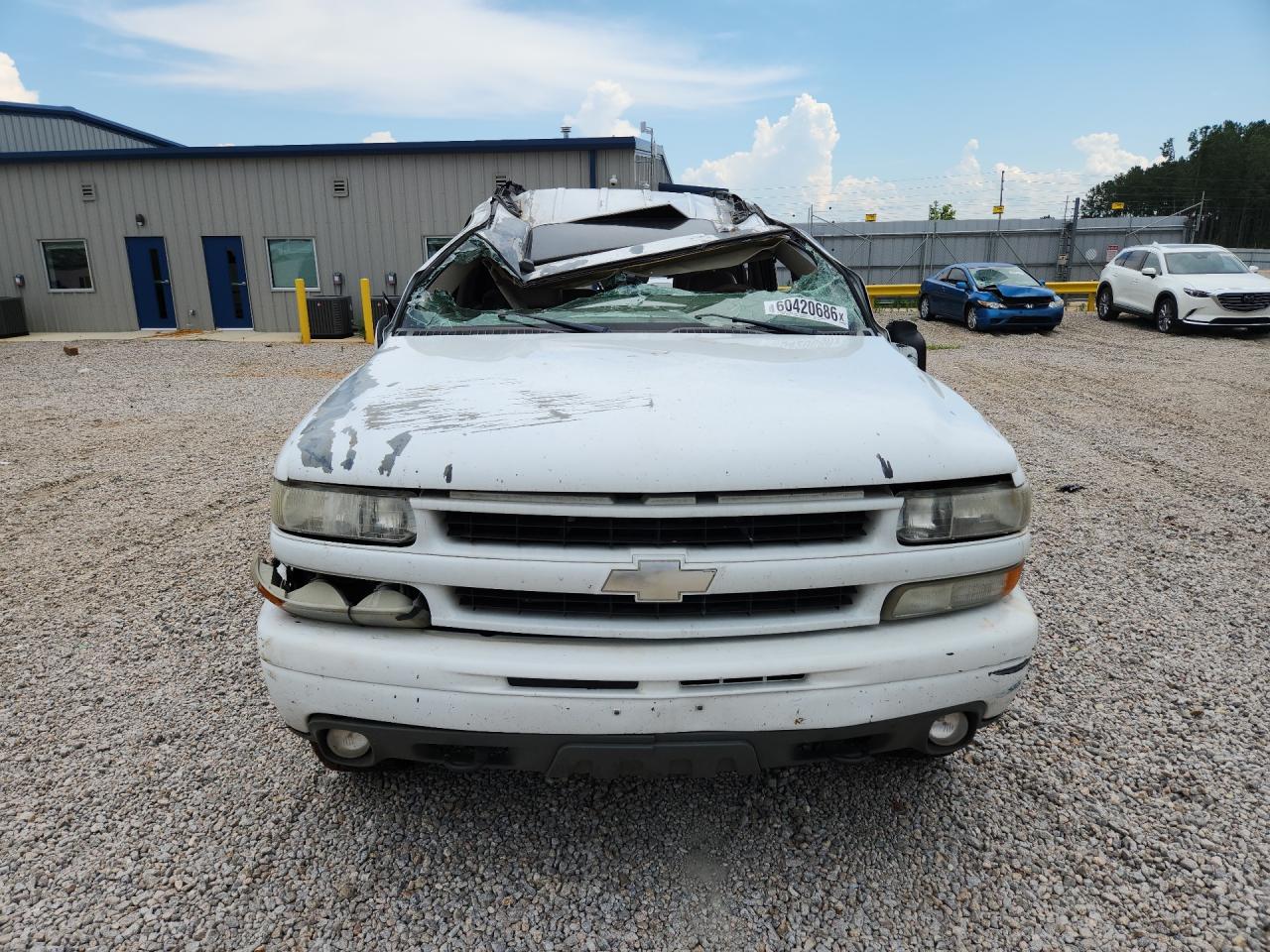 2005 Chevrolet Tahoe C1500 White vin: 1GNEC13T75R213868
