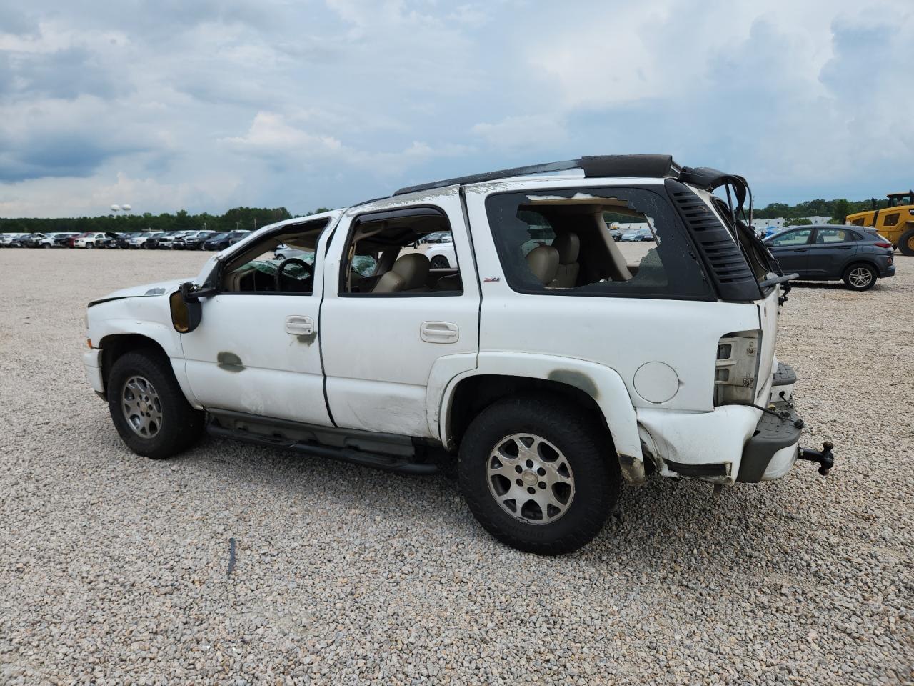 2005 Chevrolet Tahoe C1500 White vin: 1GNEC13T75R213868
