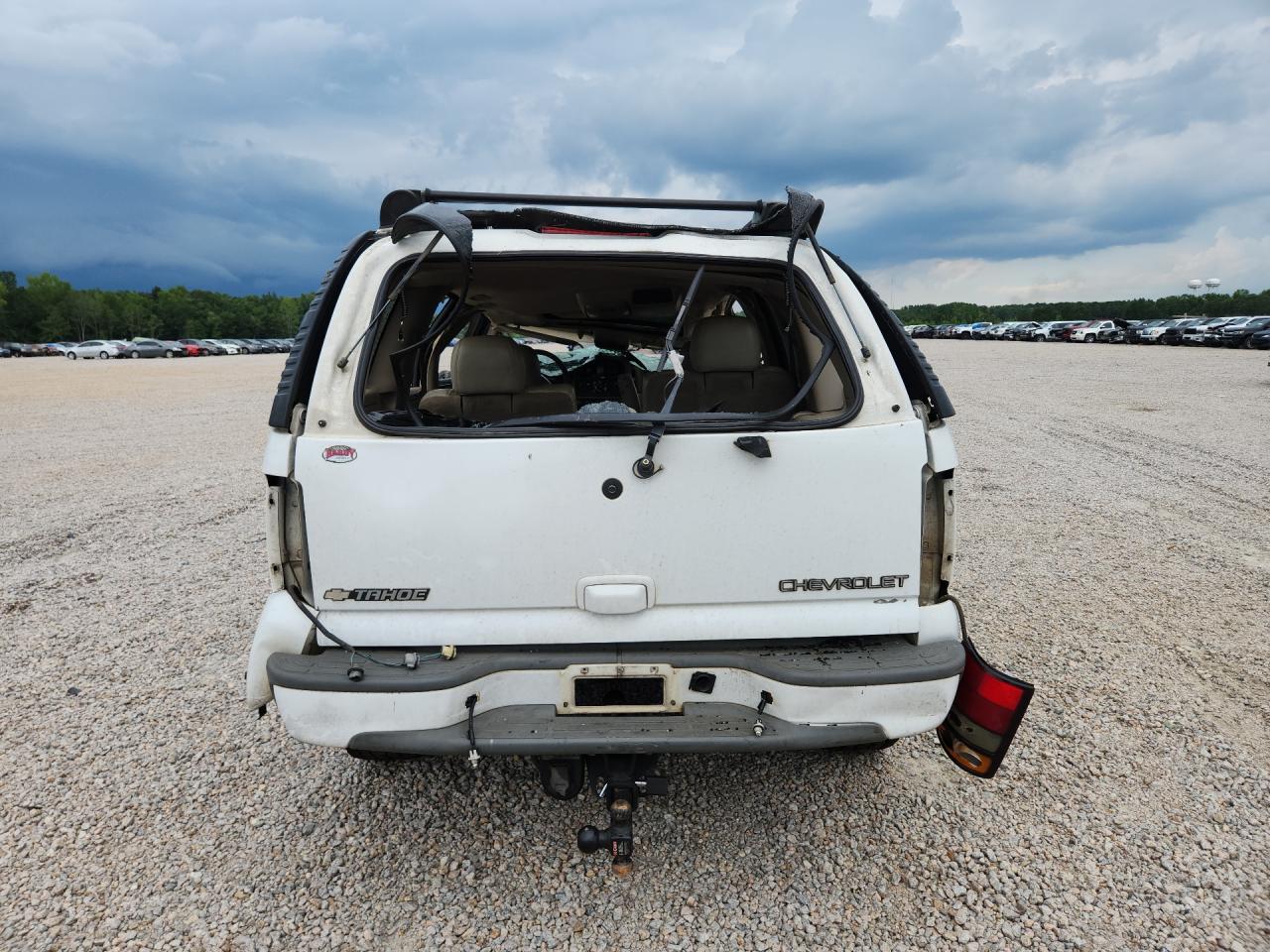 2005 Chevrolet Tahoe C1500 White vin: 1GNEC13T75R213868