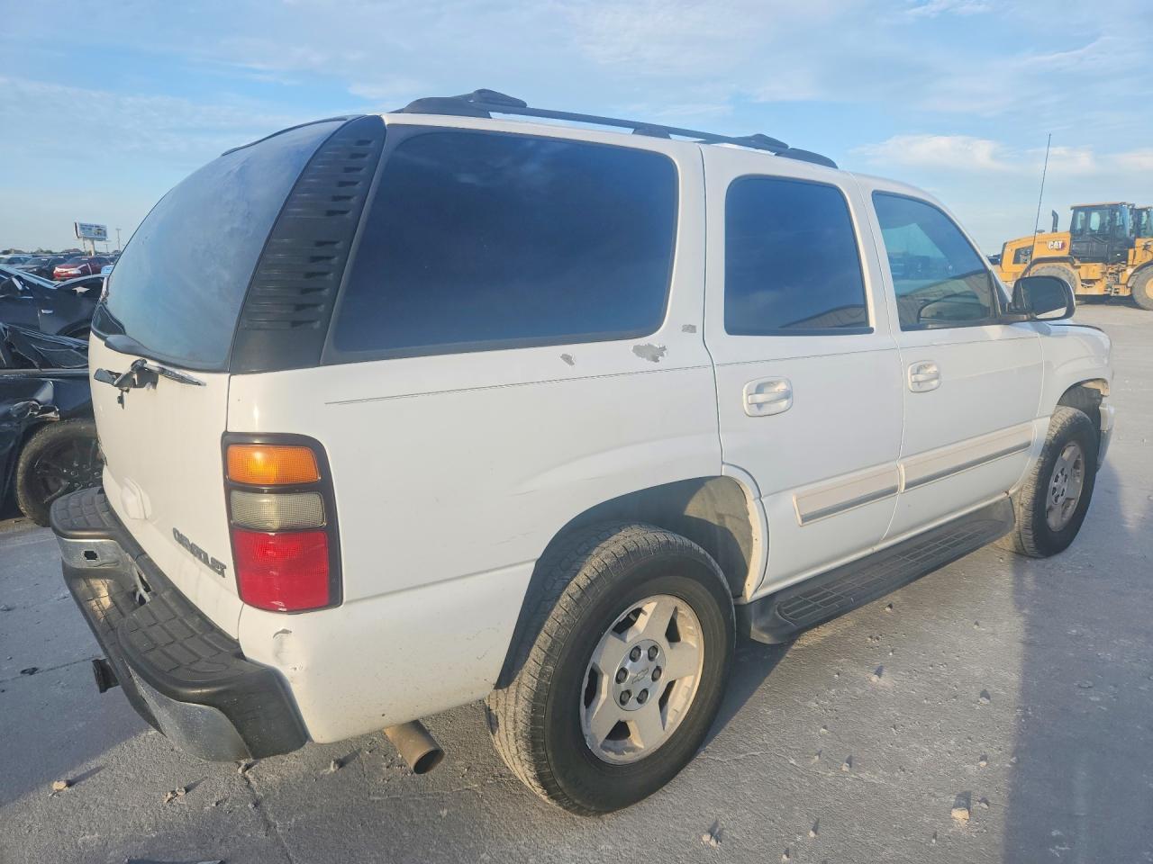 2005 Chevrolet Tahoe C1500 White vin: 1GNEC13T75R218939