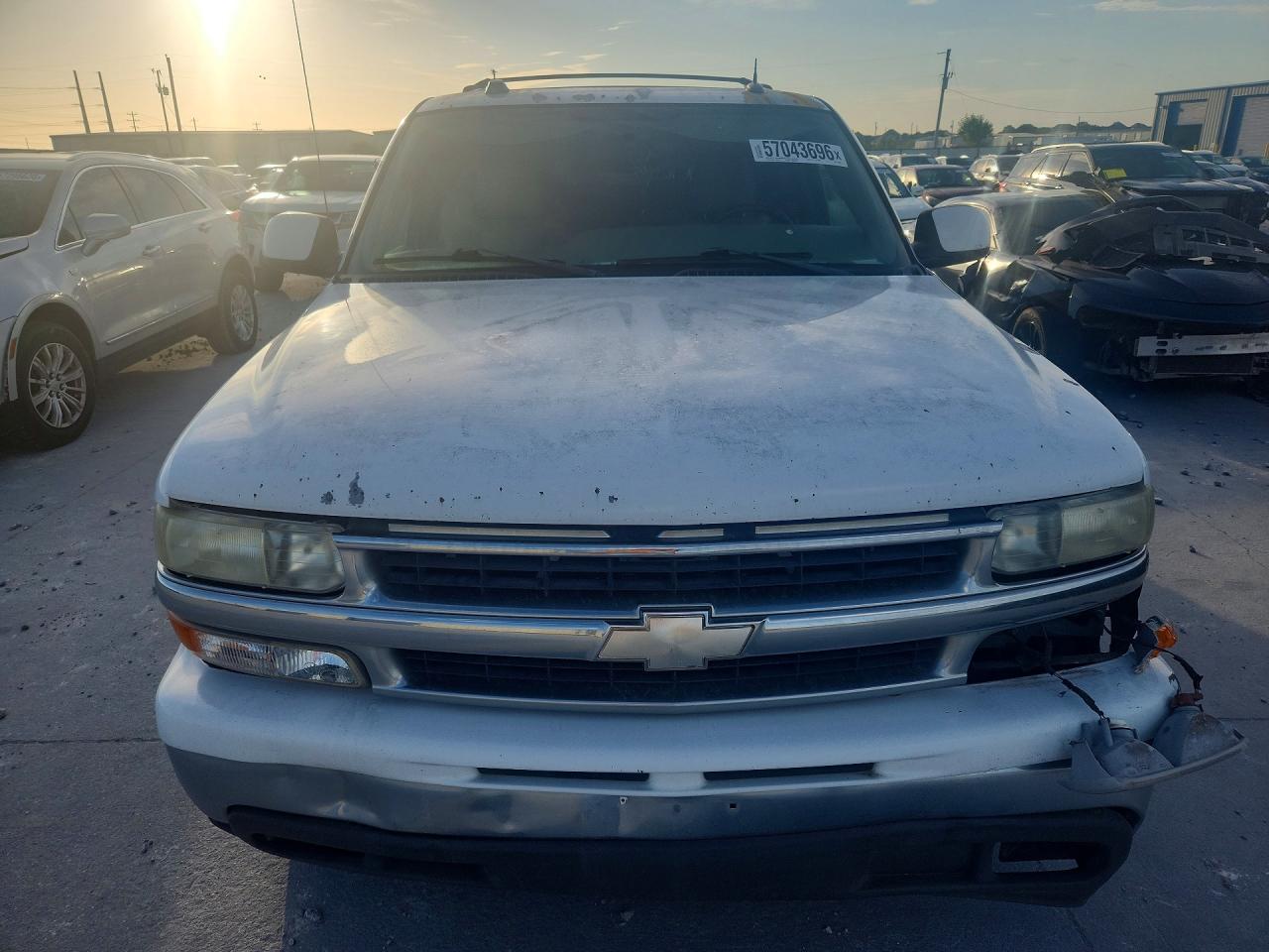 2005 Chevrolet Tahoe C1500 White vin: 1GNEC13T75R218939