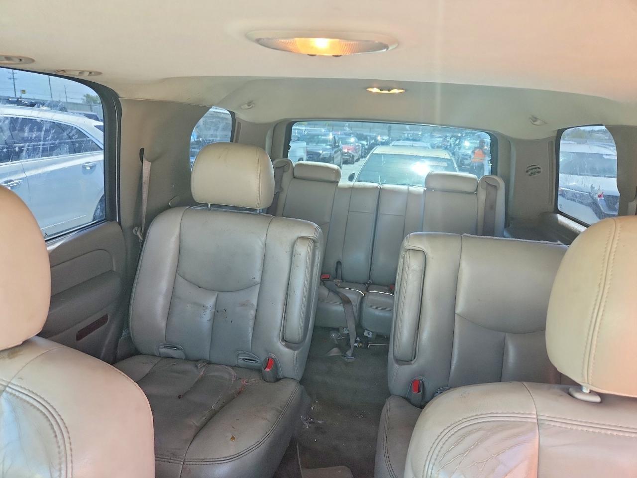 2005 Chevrolet Tahoe C1500 White vin: 1GNEC13T75R218939